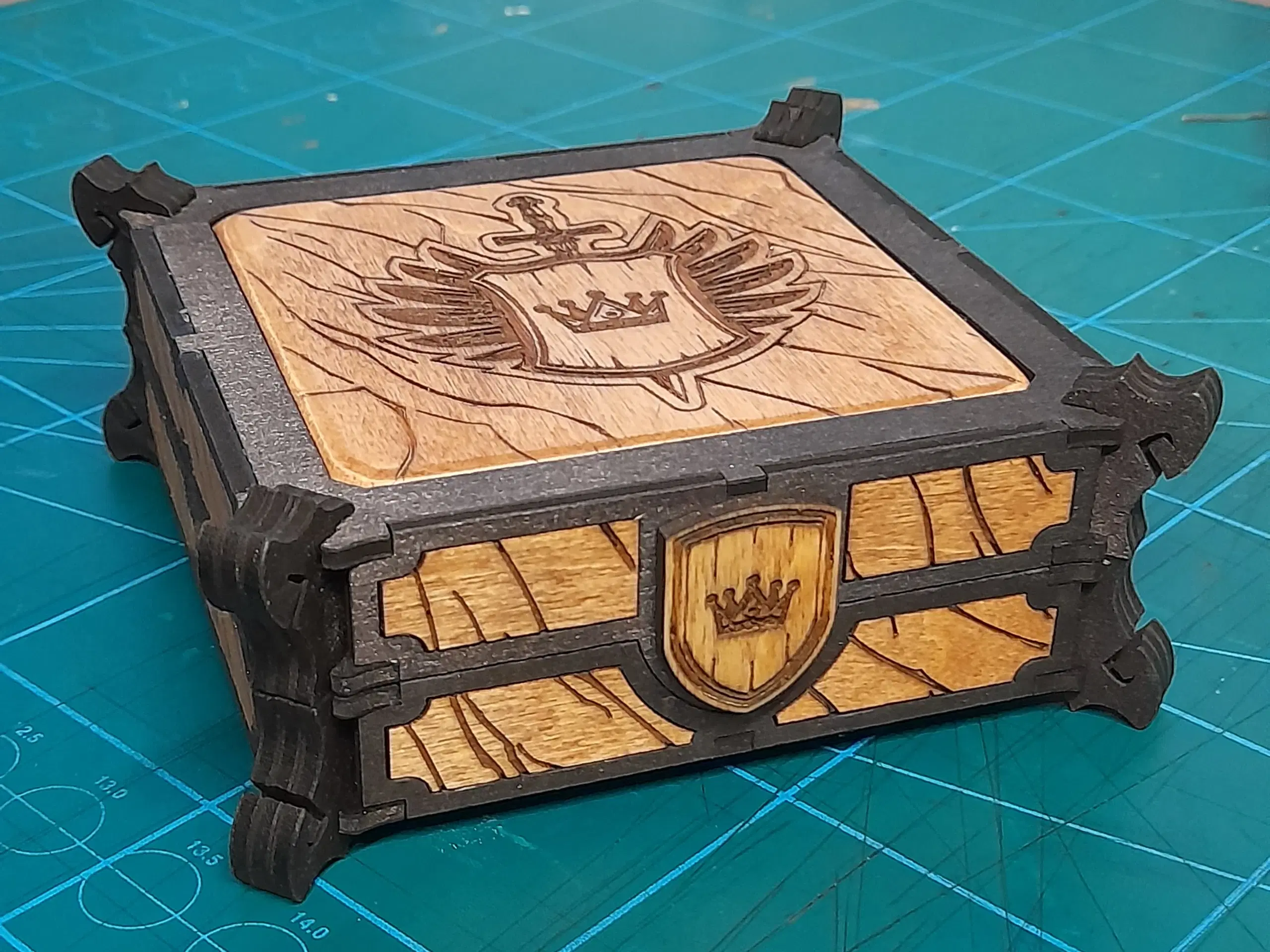 Dice box