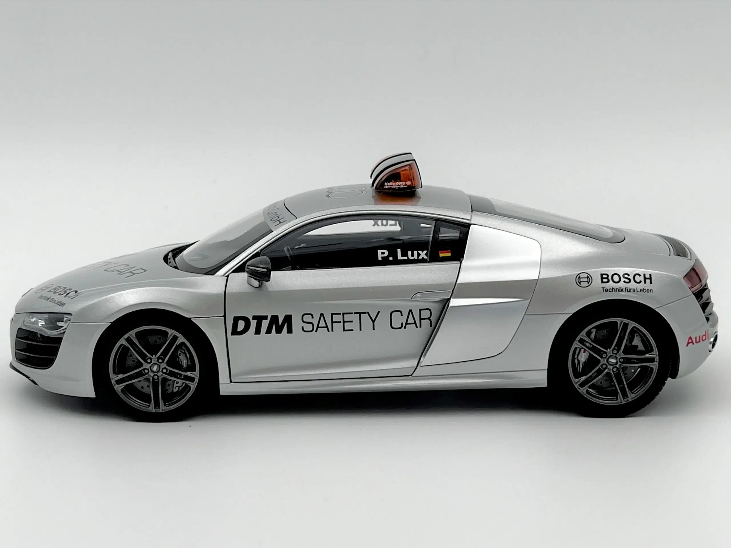 2010 Audi R8 52 DTM Safety Car 1:18