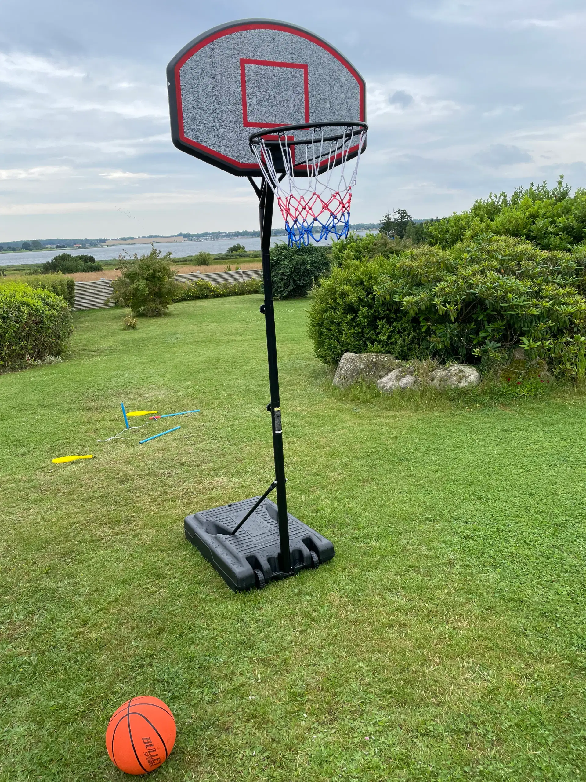 Basketkurv på stander