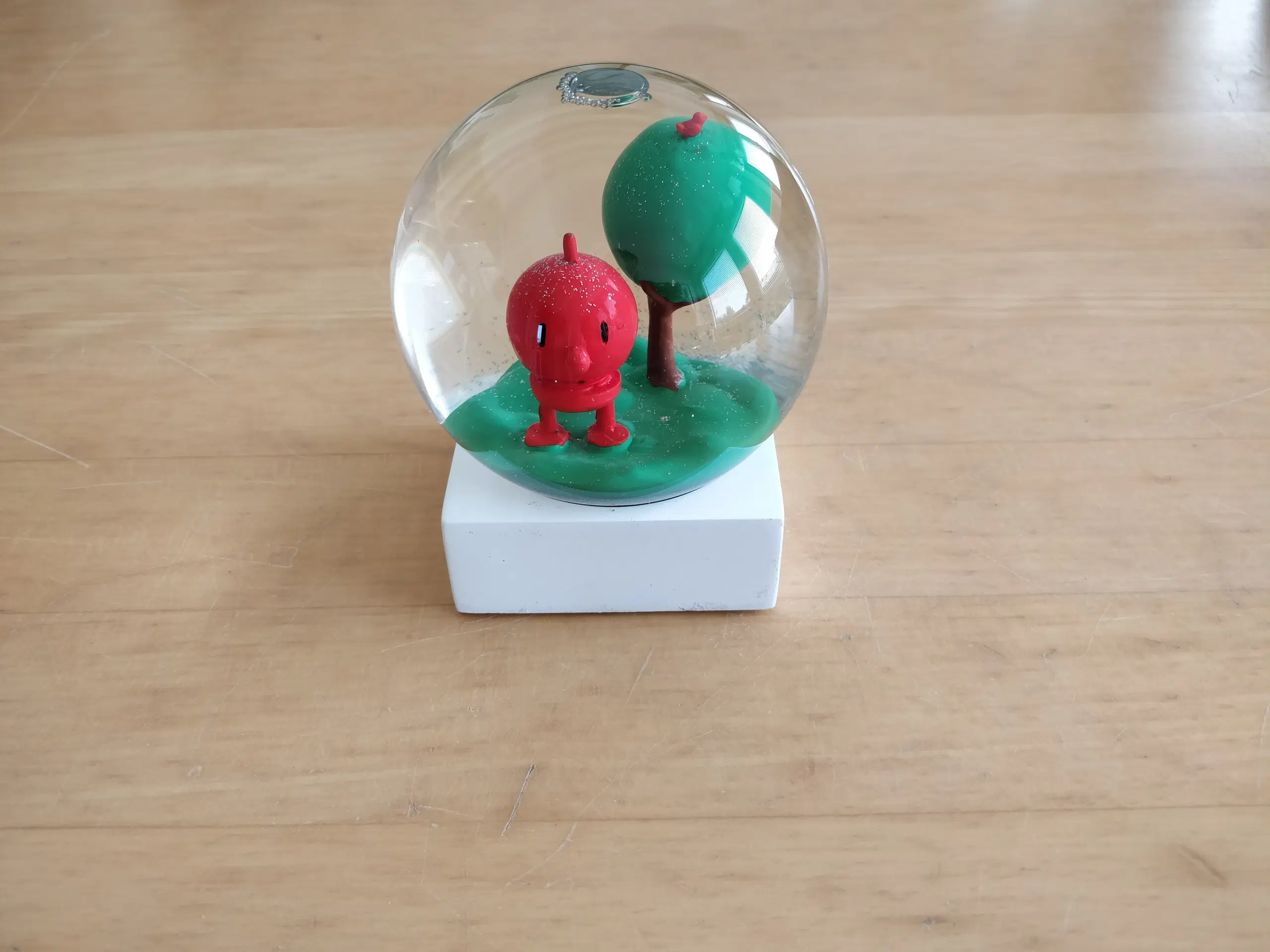 Hoptimist globe