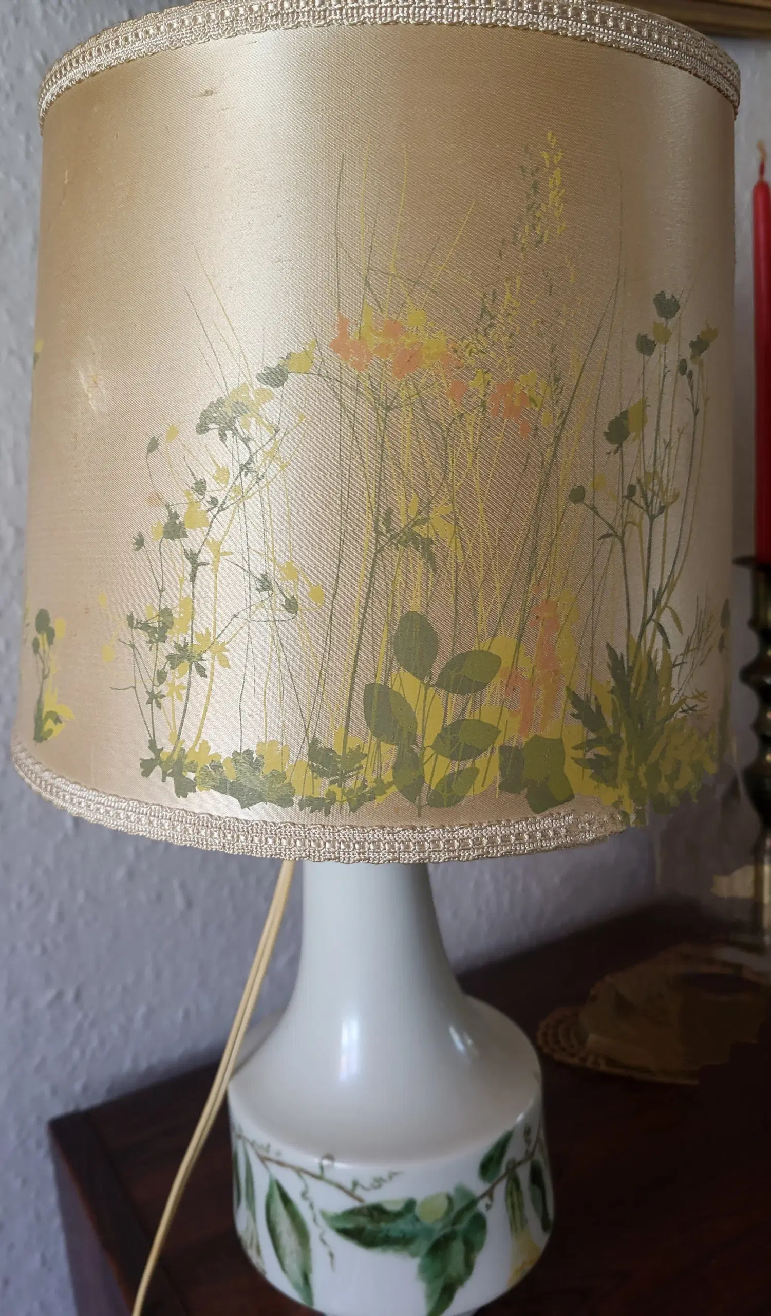 bordlampe med blomster