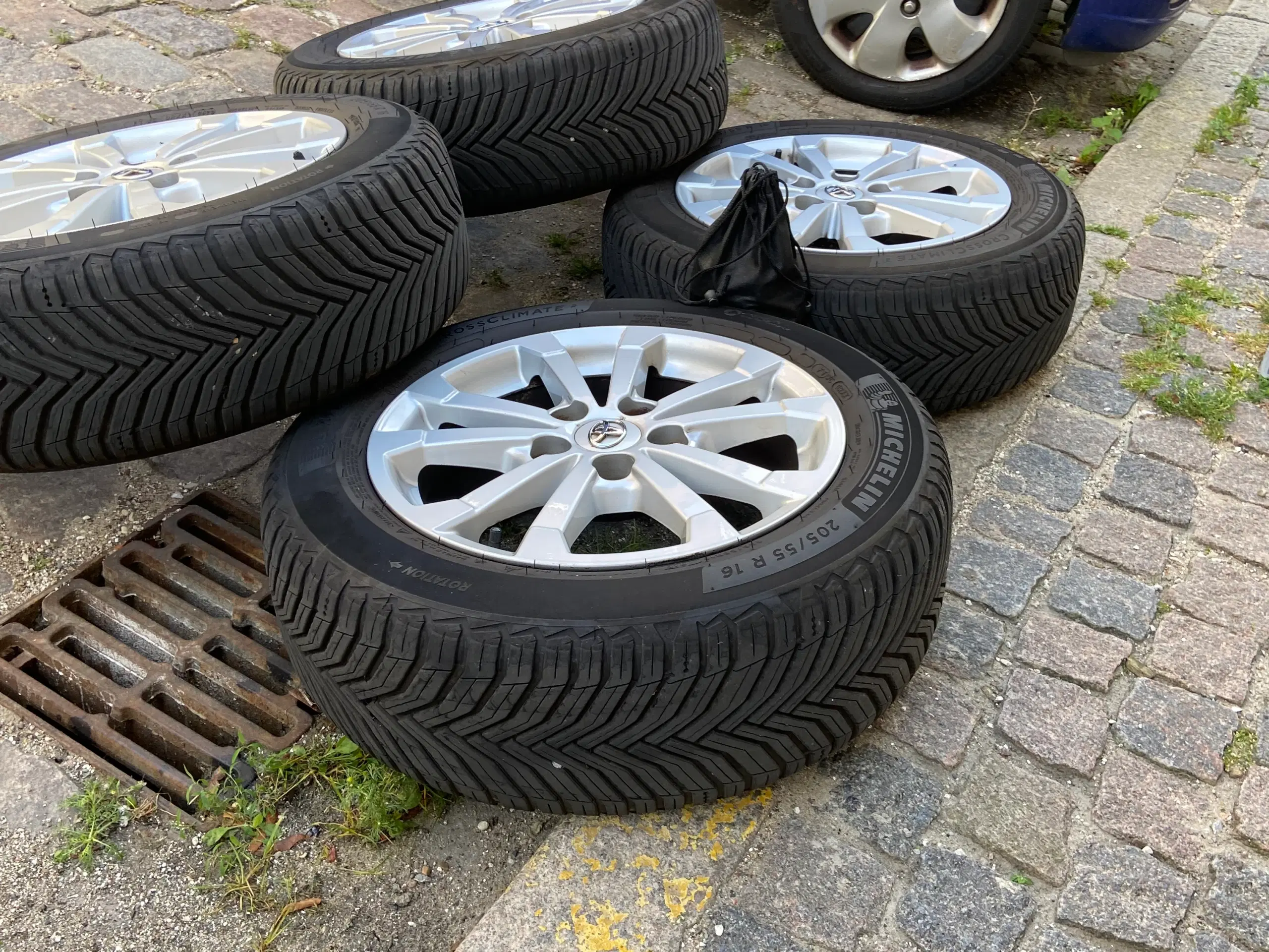 16" Toyota fælge m helårs Michelin dæk