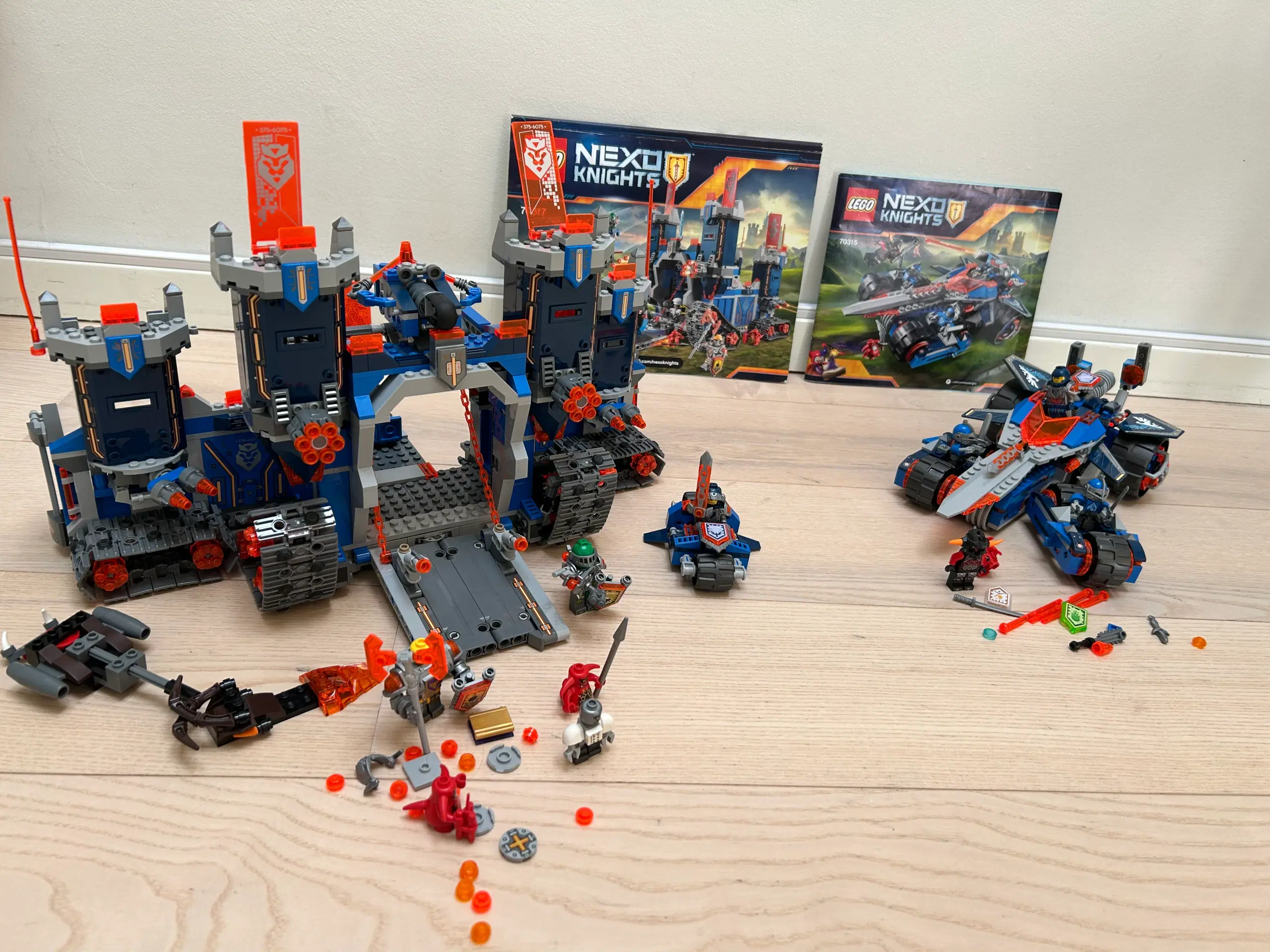 LEGO Nexo Knights 70317  70315