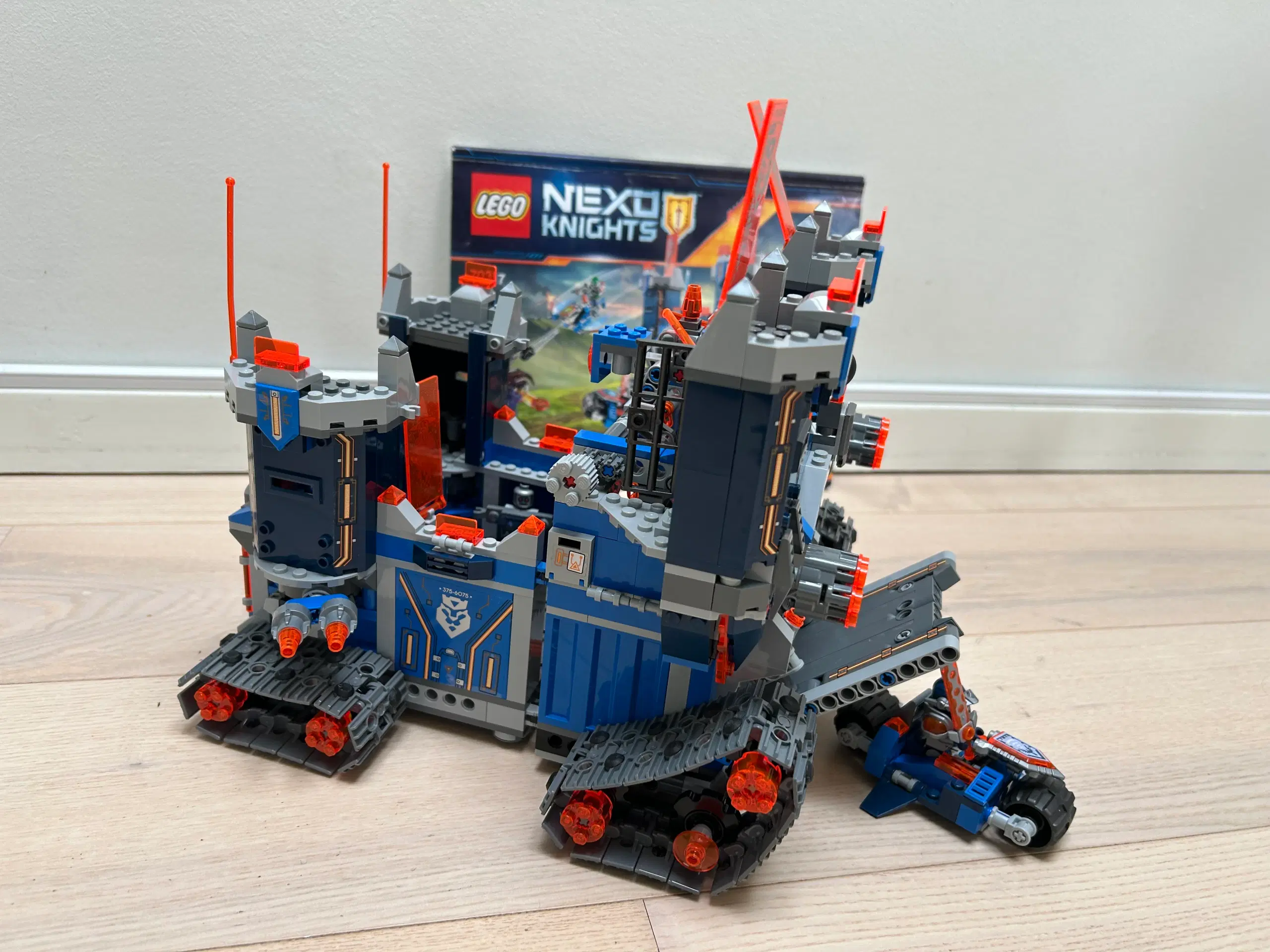 LEGO Nexo Knights 70317  70315