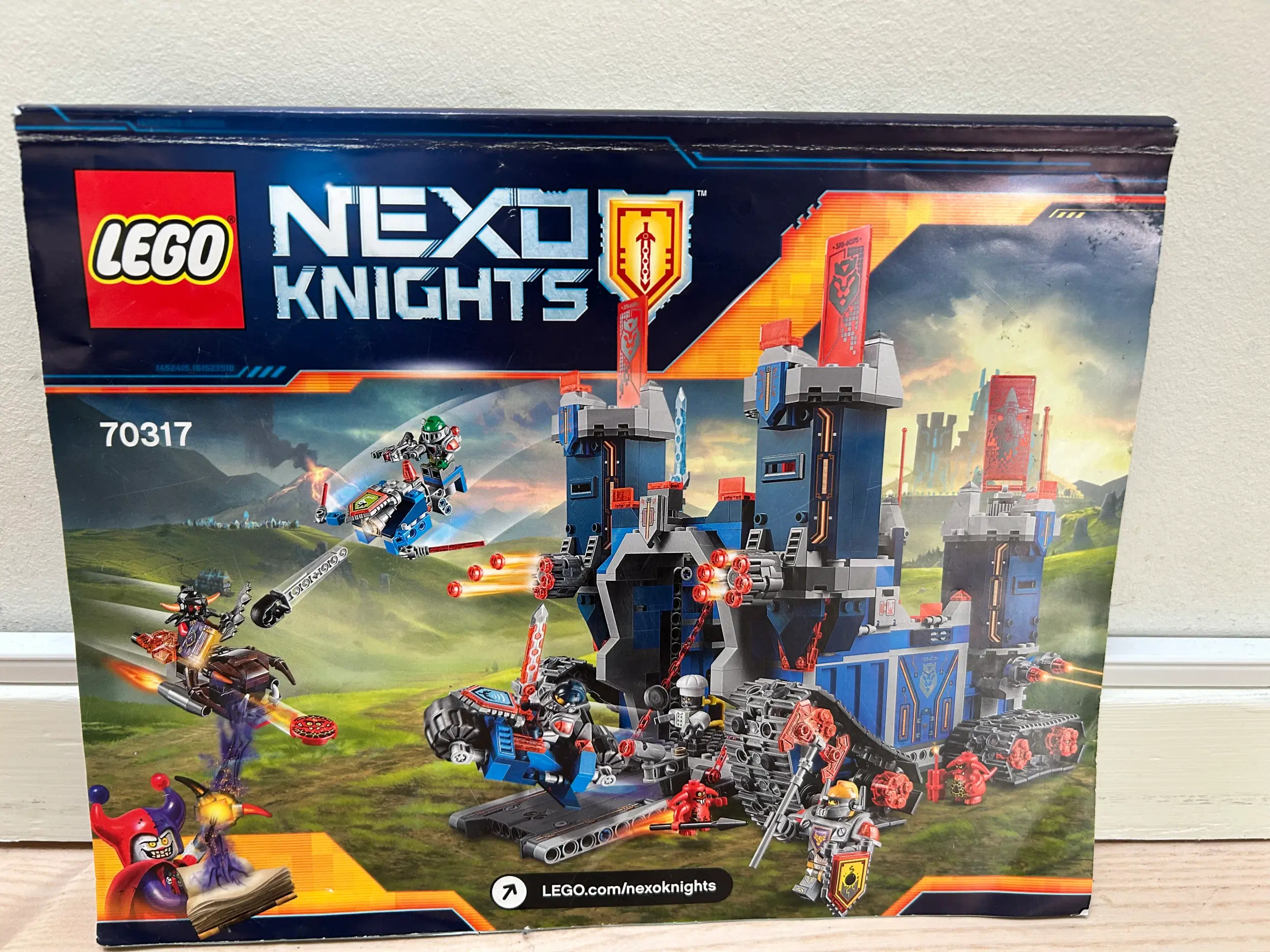 LEGO Nexo Knights 70317  70315