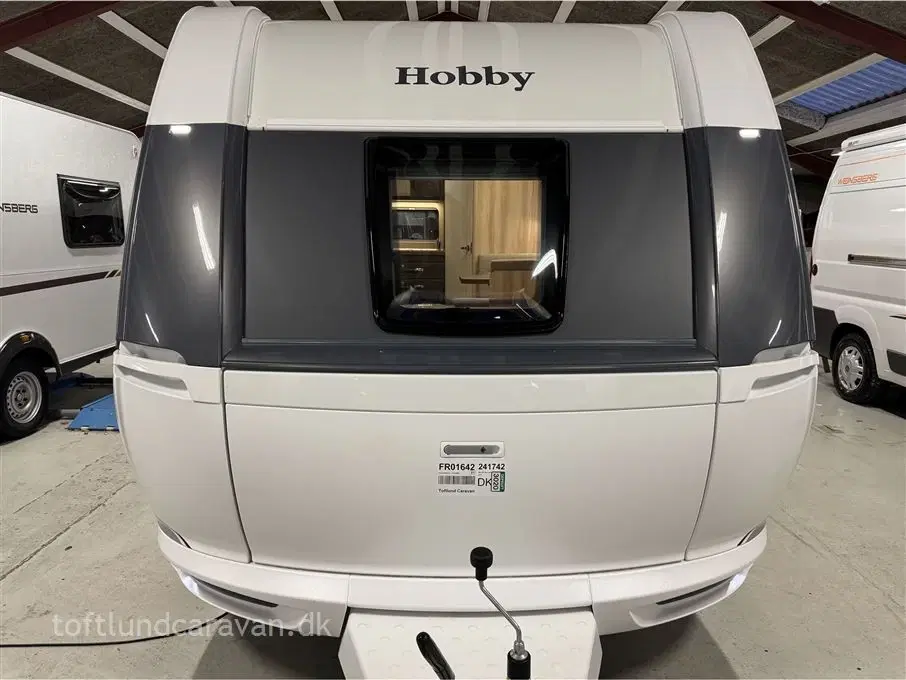 2024 - Hobby De Luxe 460 UFF m/QUEENS SENG   Sønderjyllands aut HOBBY forhandler Midte-placeret dobbeltseng! NU PÅ LAGER TIL OMGÅENDE LEVERING !