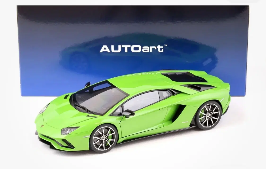 1:18 Lamborghini Aventador S