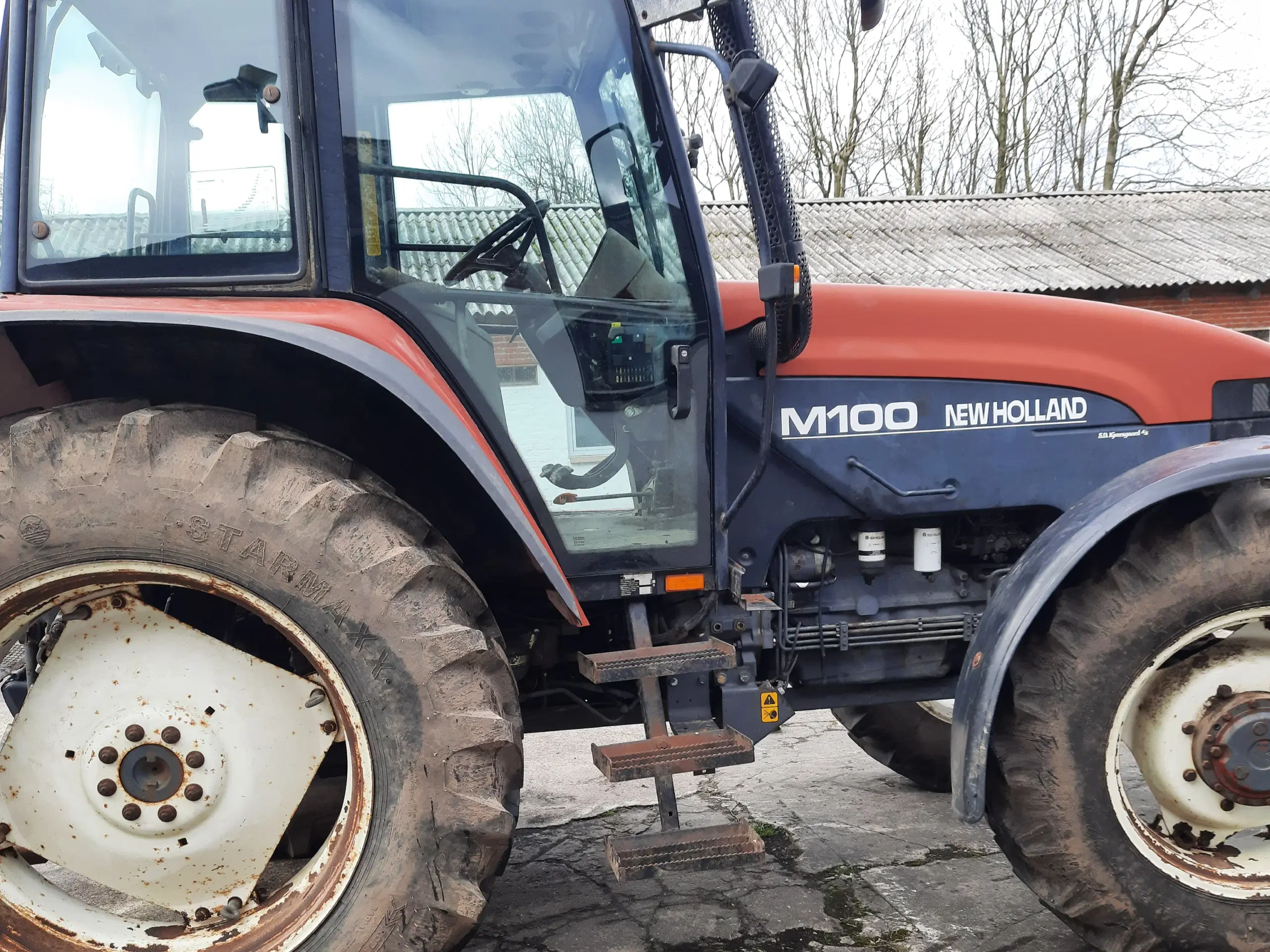 NewHolland M100 med lavt timetal