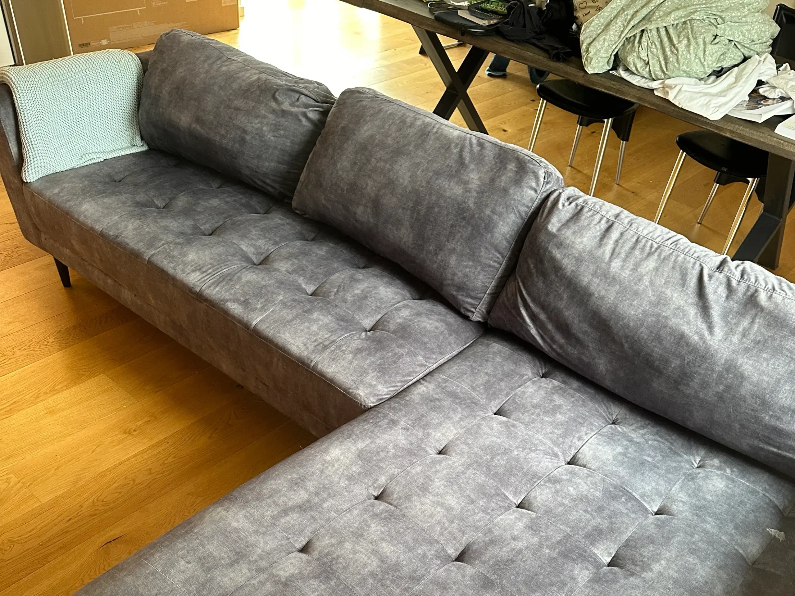 Veloursofa med chaiselong