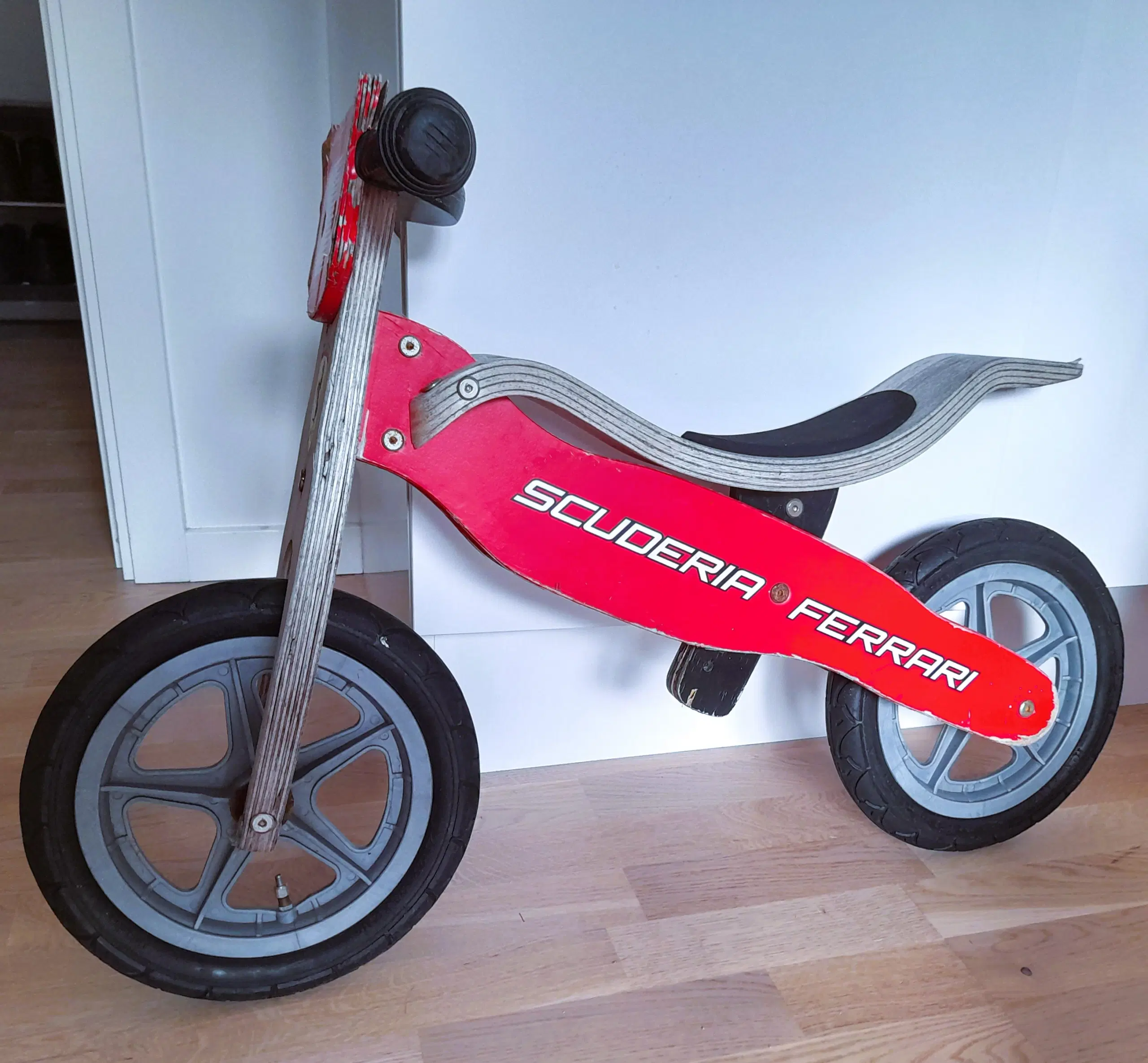 LØBECYKEL / PUSH BIKE FERRARI SCUDERIA