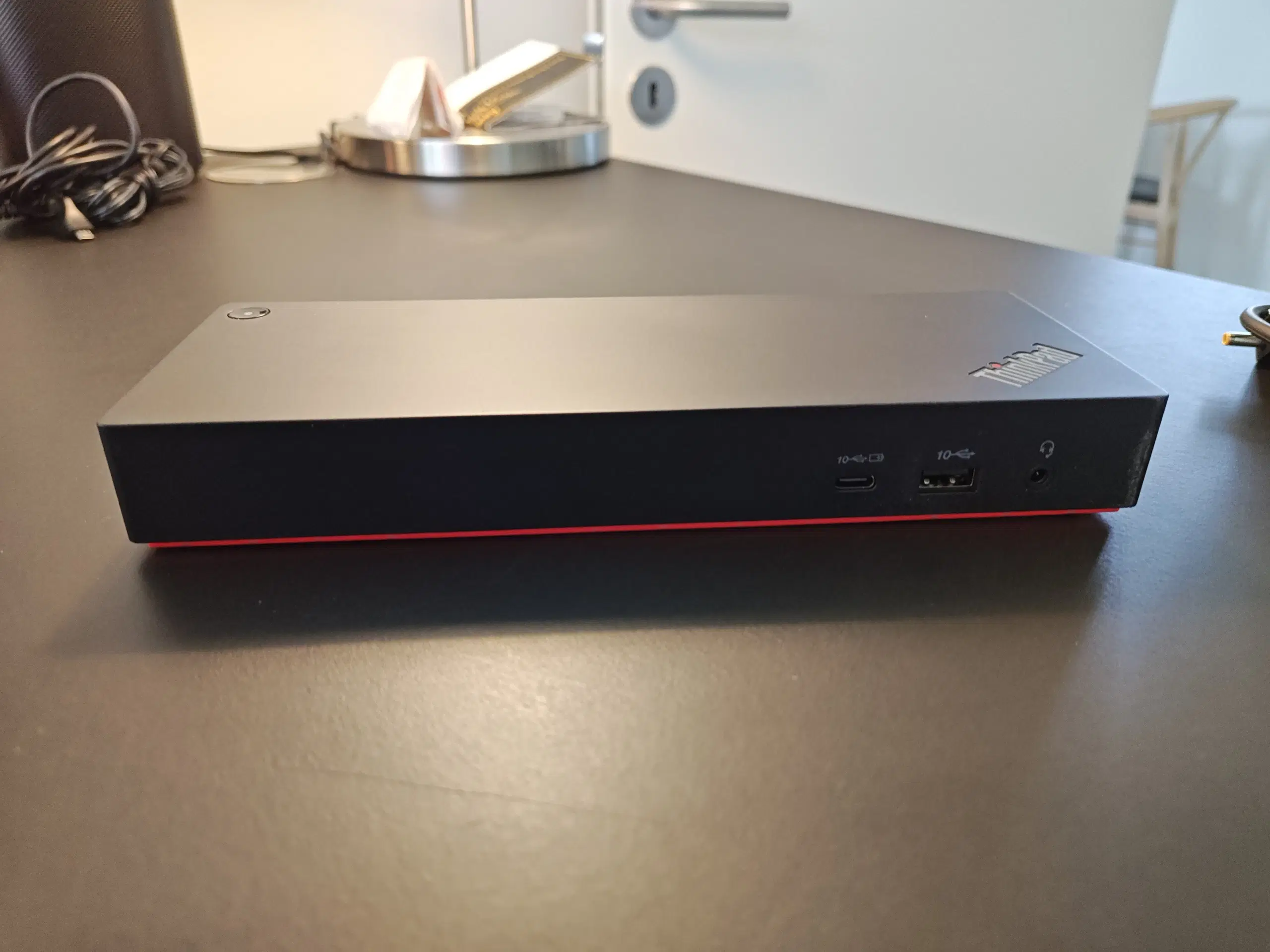 Lenovo Thunderbolt 4 workstation dock