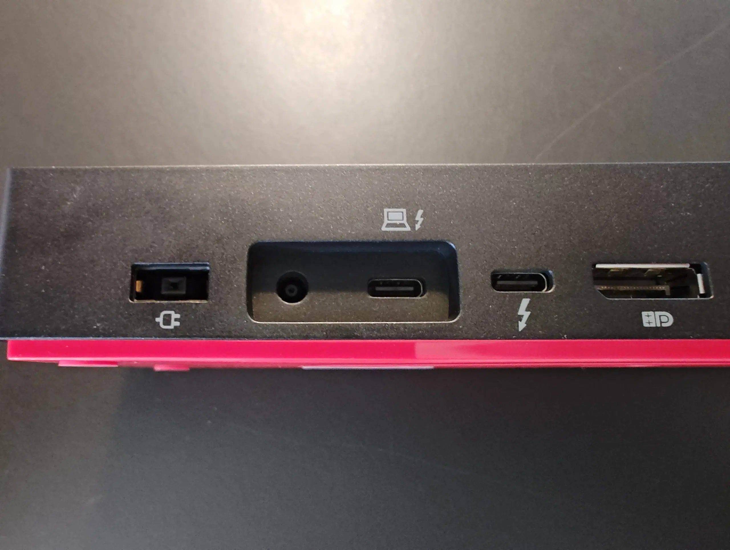 Lenovo Thunderbolt 4 workstation dock