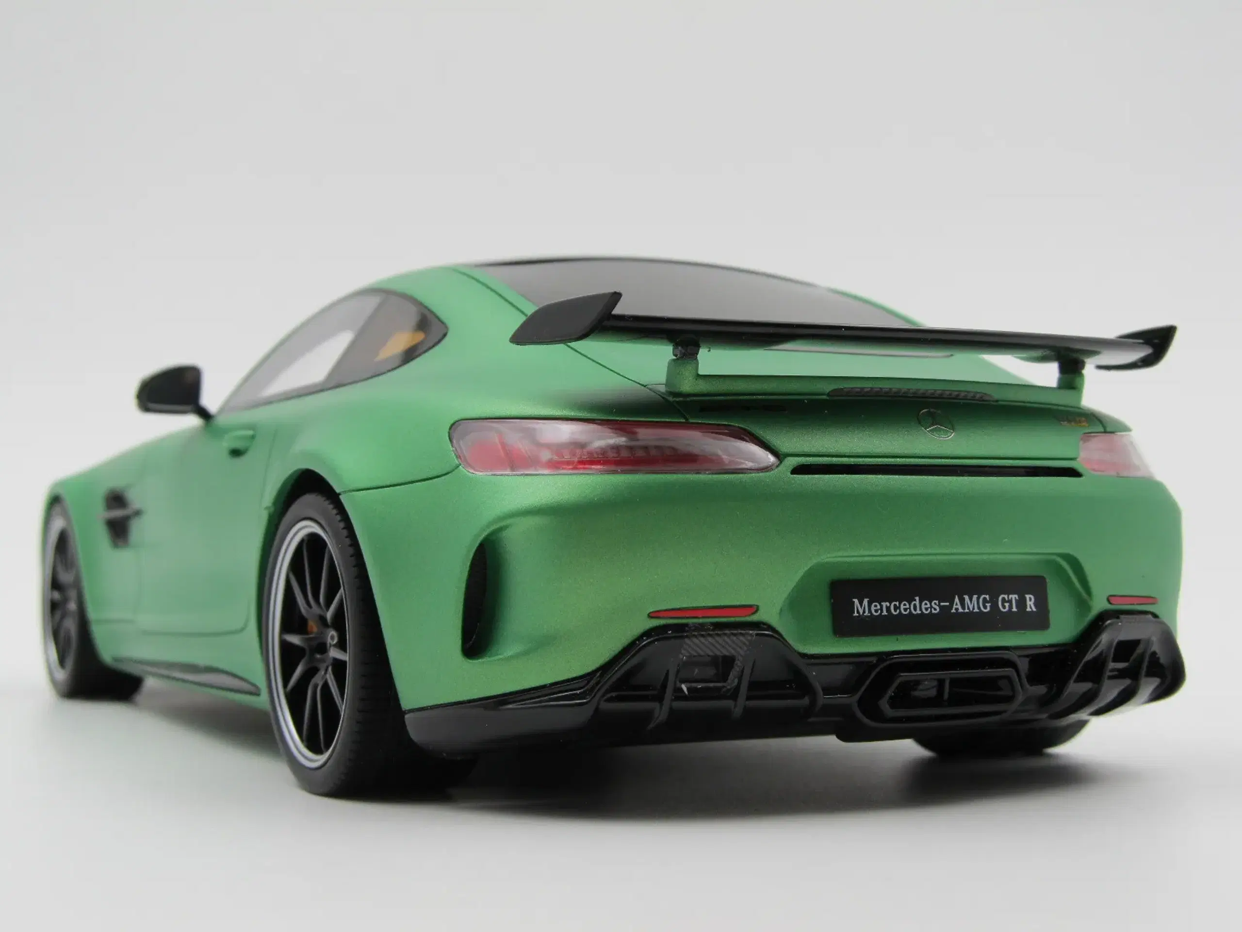 2019 Mercedes AMG GT-R Coupé 1:18