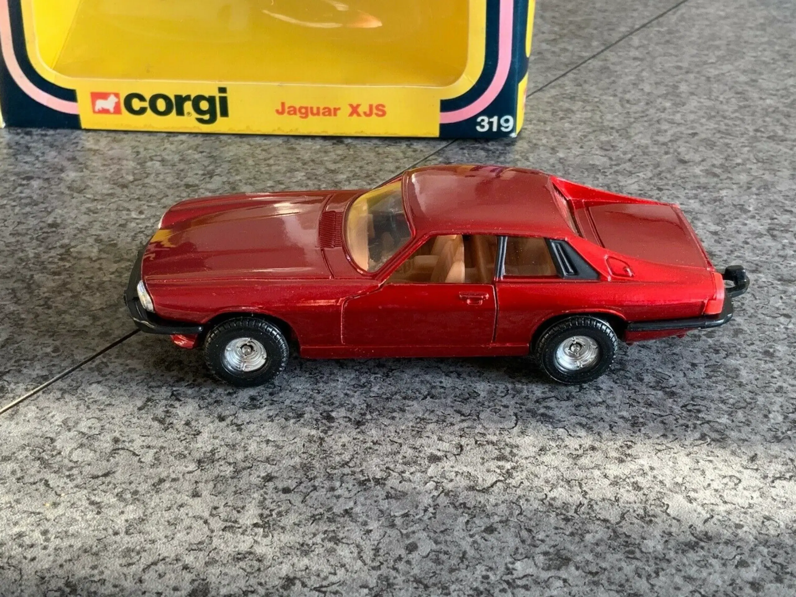 Corgi Toys No 319 Jaguar XJS scale 1:36