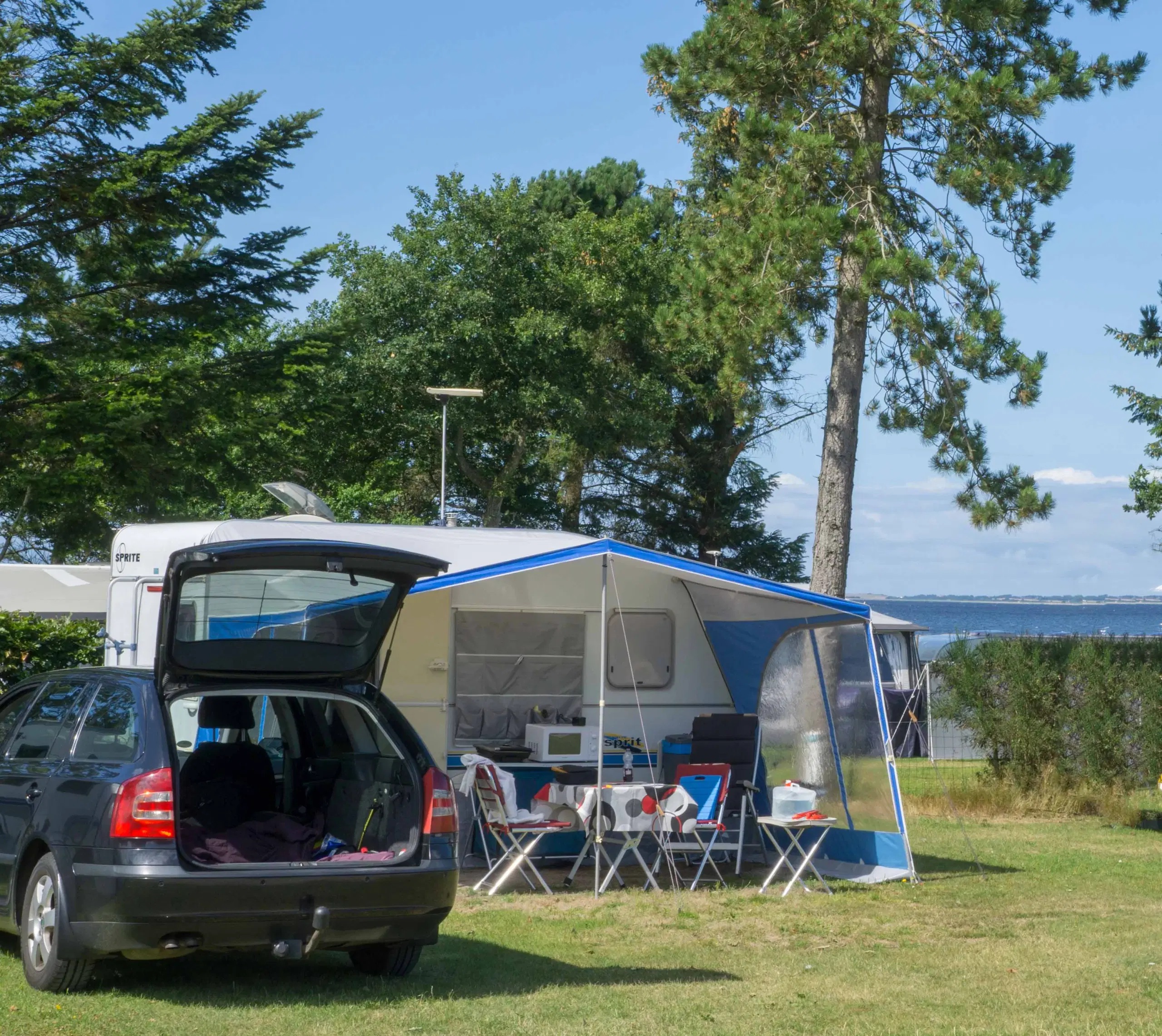 Campingvogn klar med alt til ferien også 12 volt