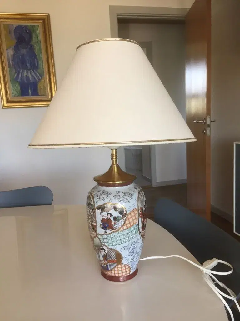 Lampe med kinesisk motiv