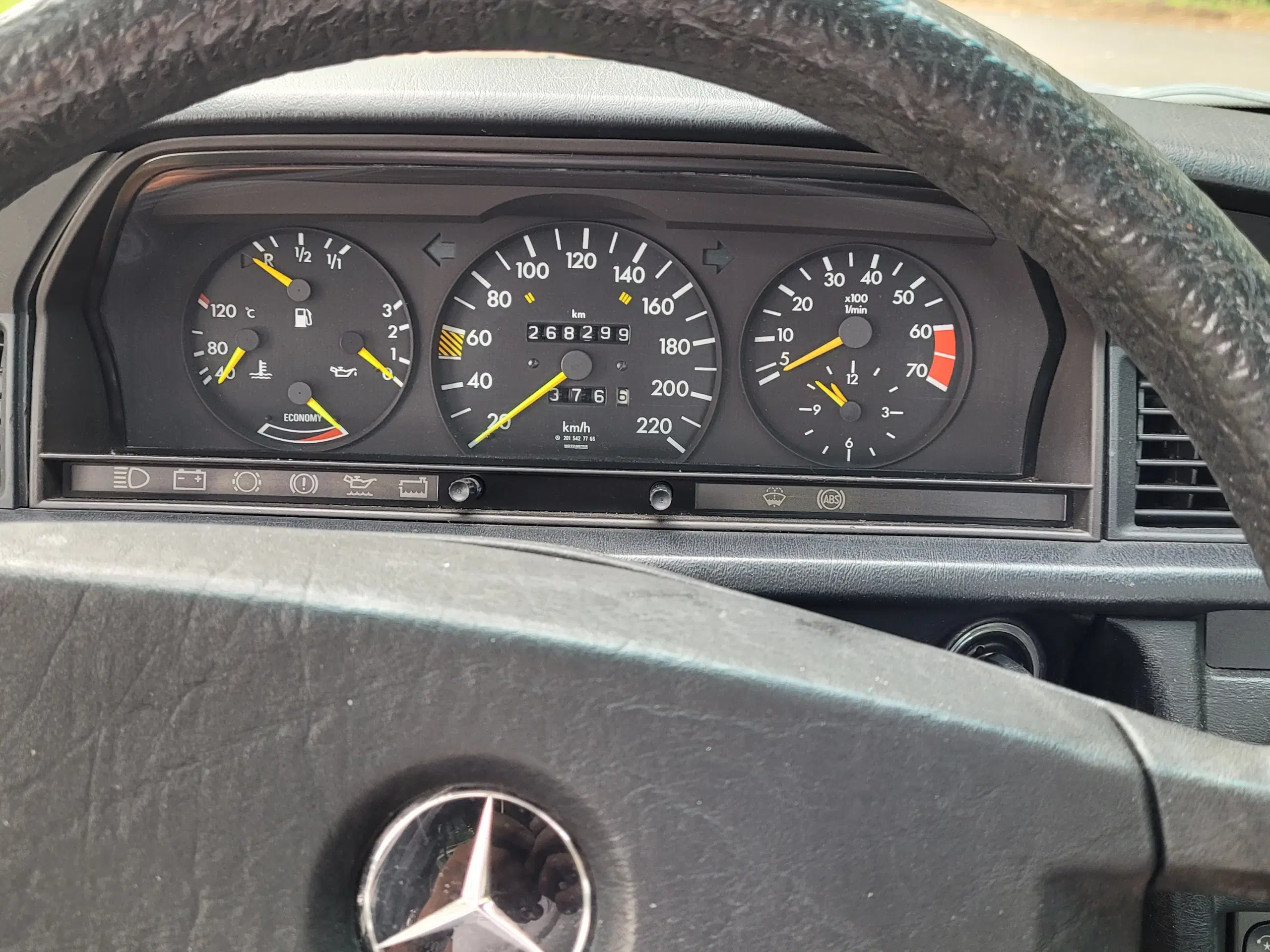 MERCEDES 190E Benzin