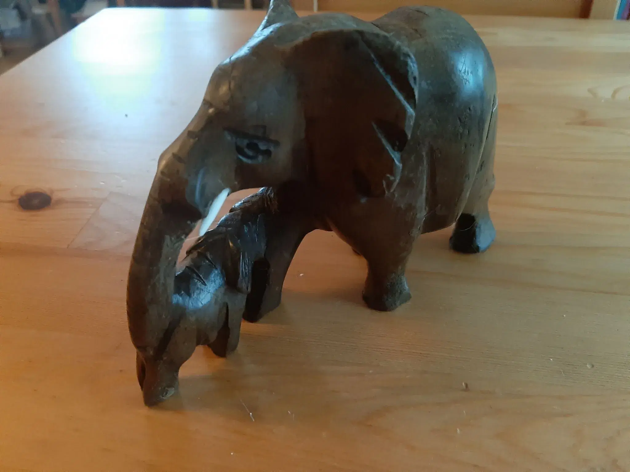 ELEFANT i træ