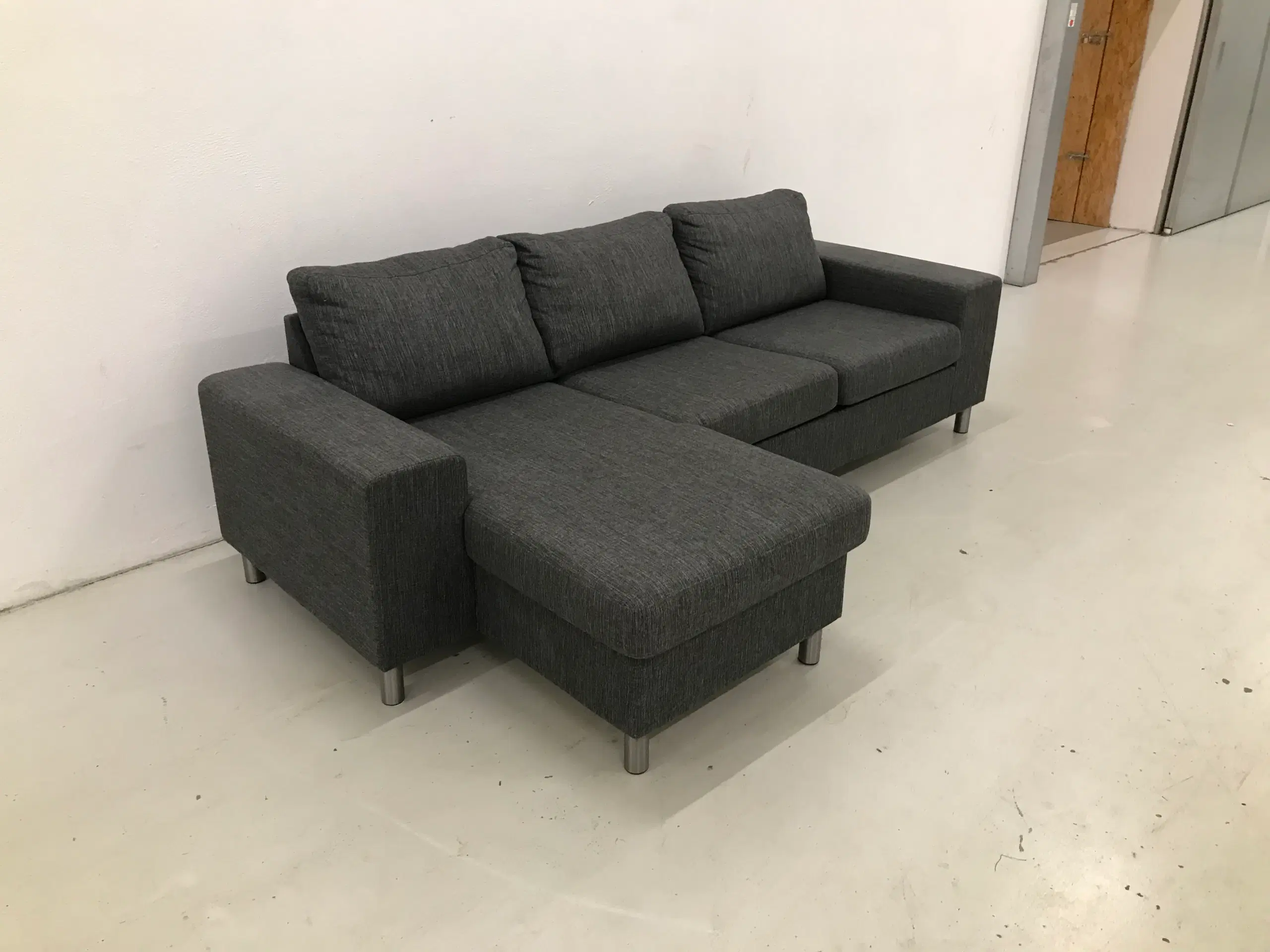 Chaiselong sofa m/vendbar chaiselong mørke grå