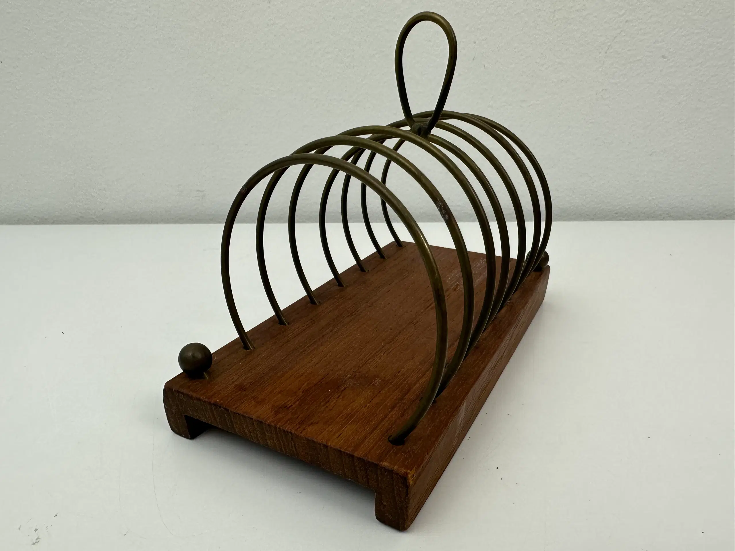 Retro holder i teak og messing