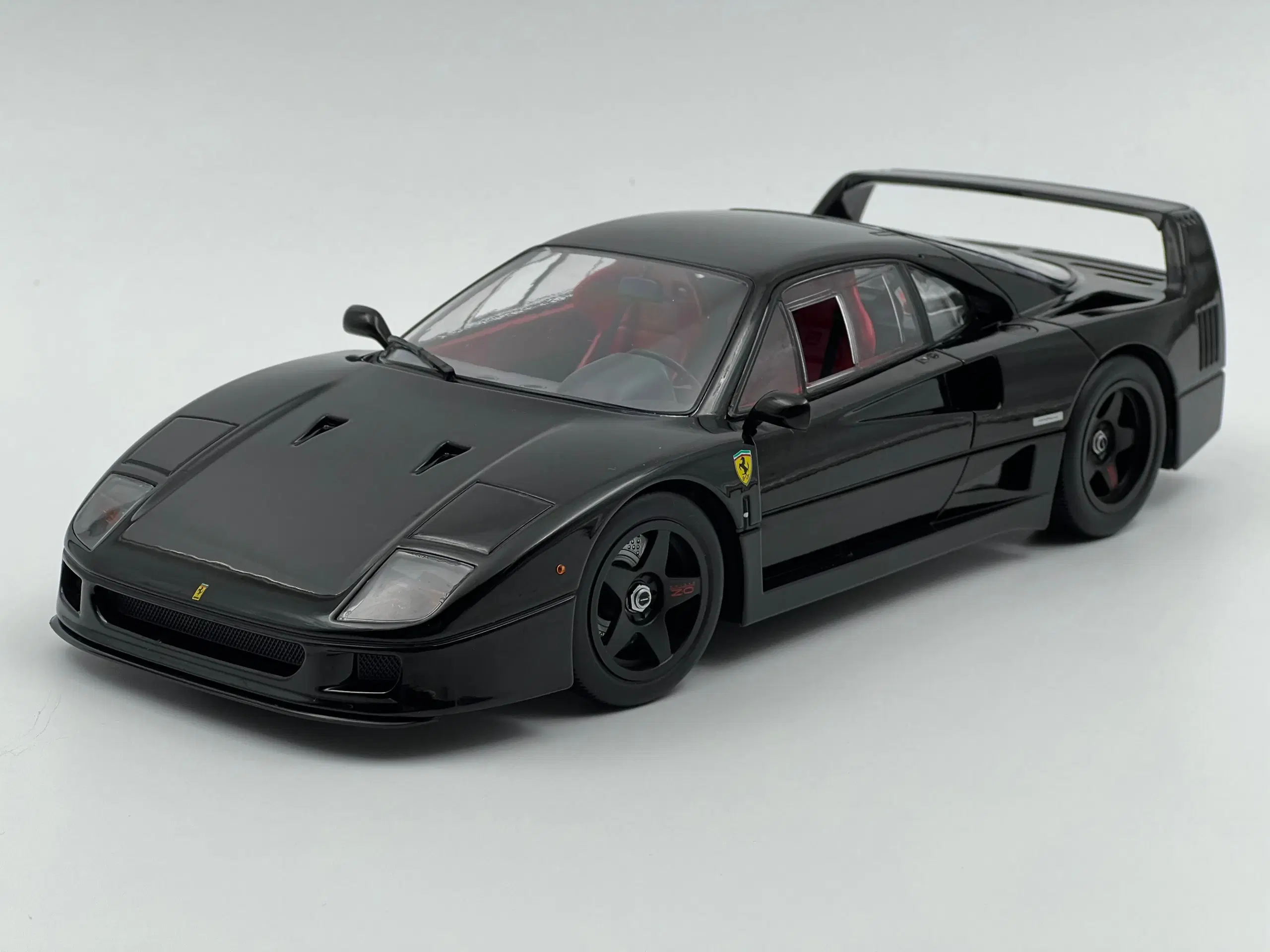 1989 Ferrari F40 Lightweight - 1:18