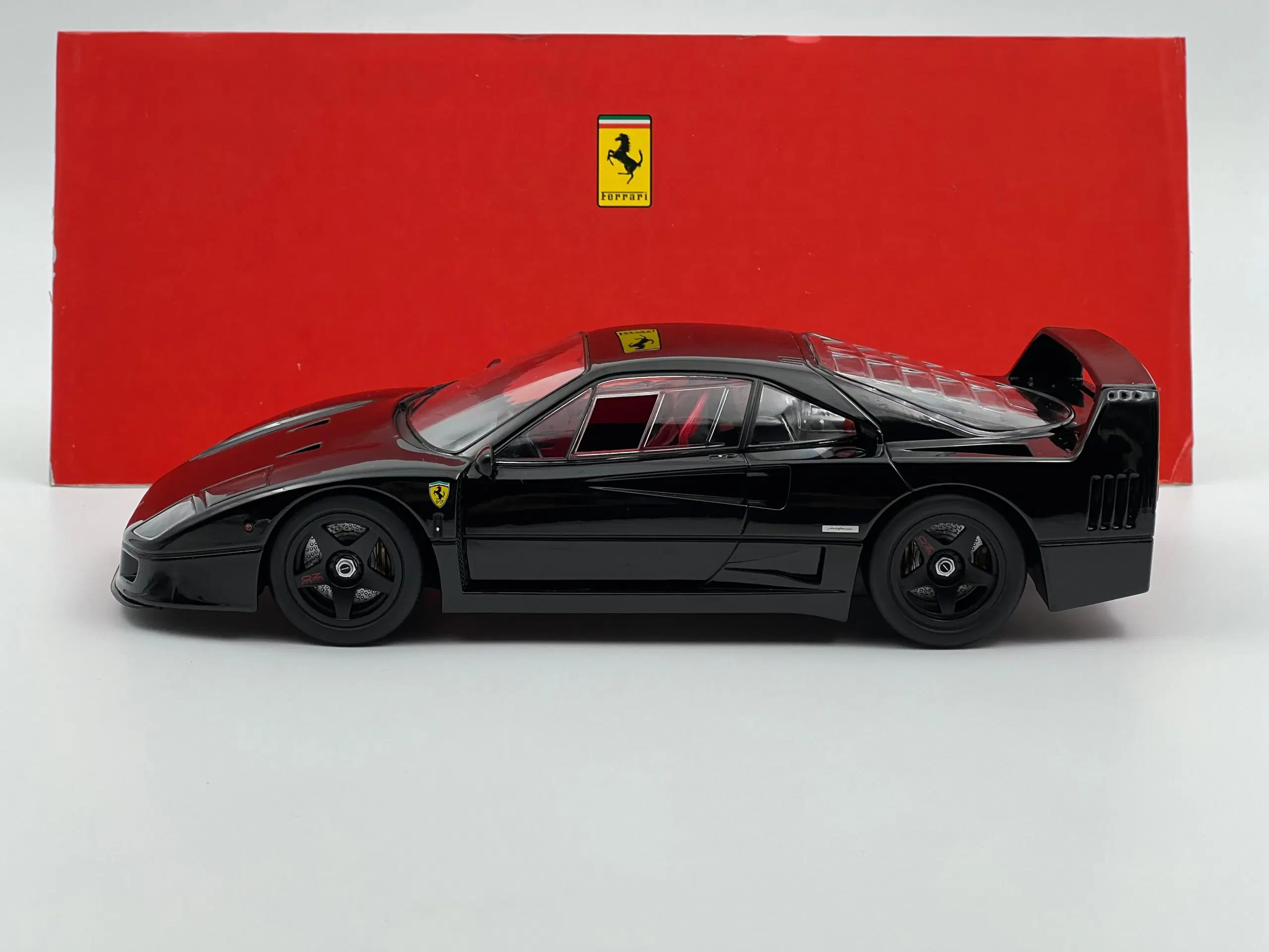 1989 Ferrari F40 Lightweight - 1:18