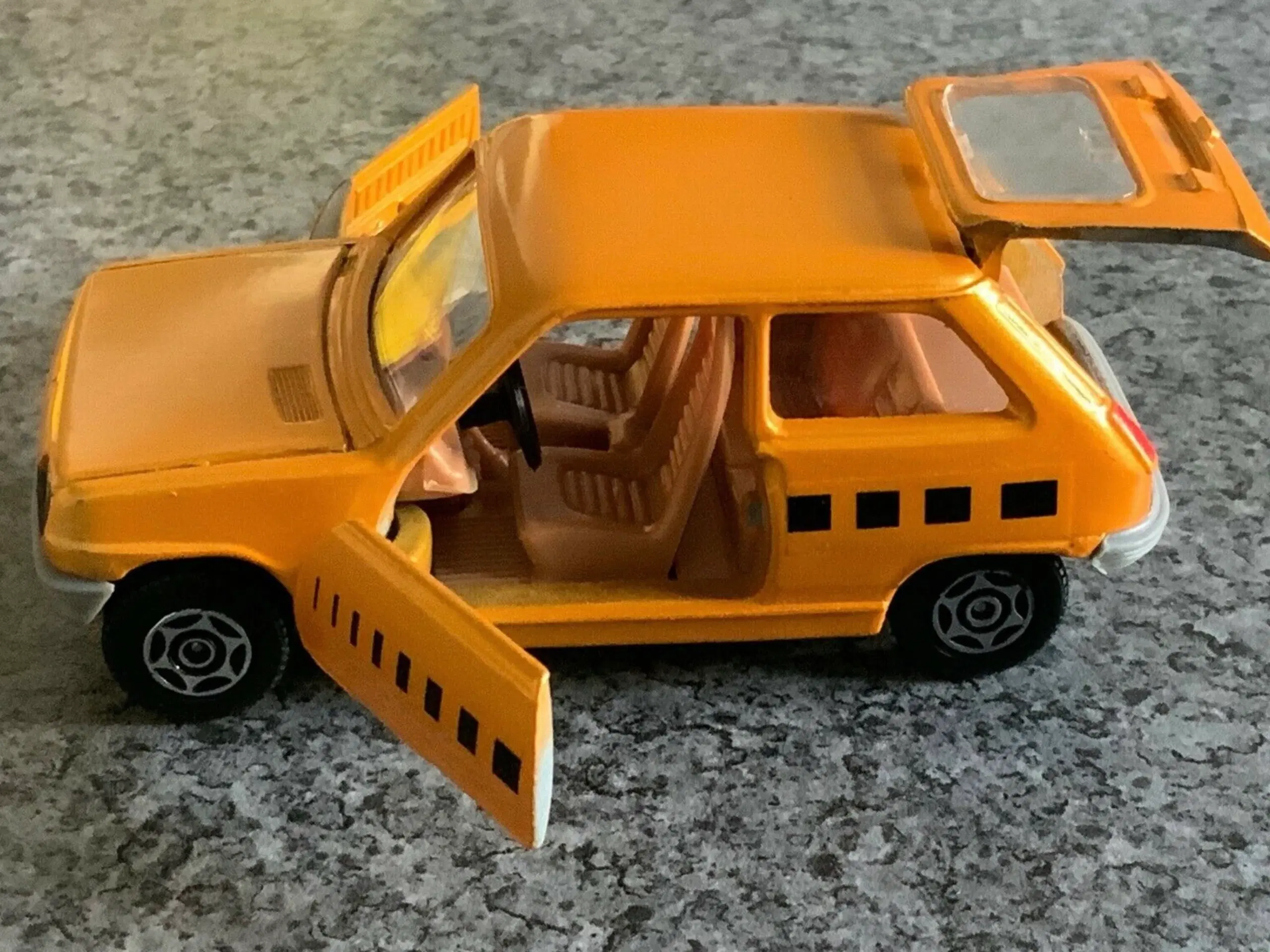 Corgi Toys No 293 Renault 5 TS scale 1:36