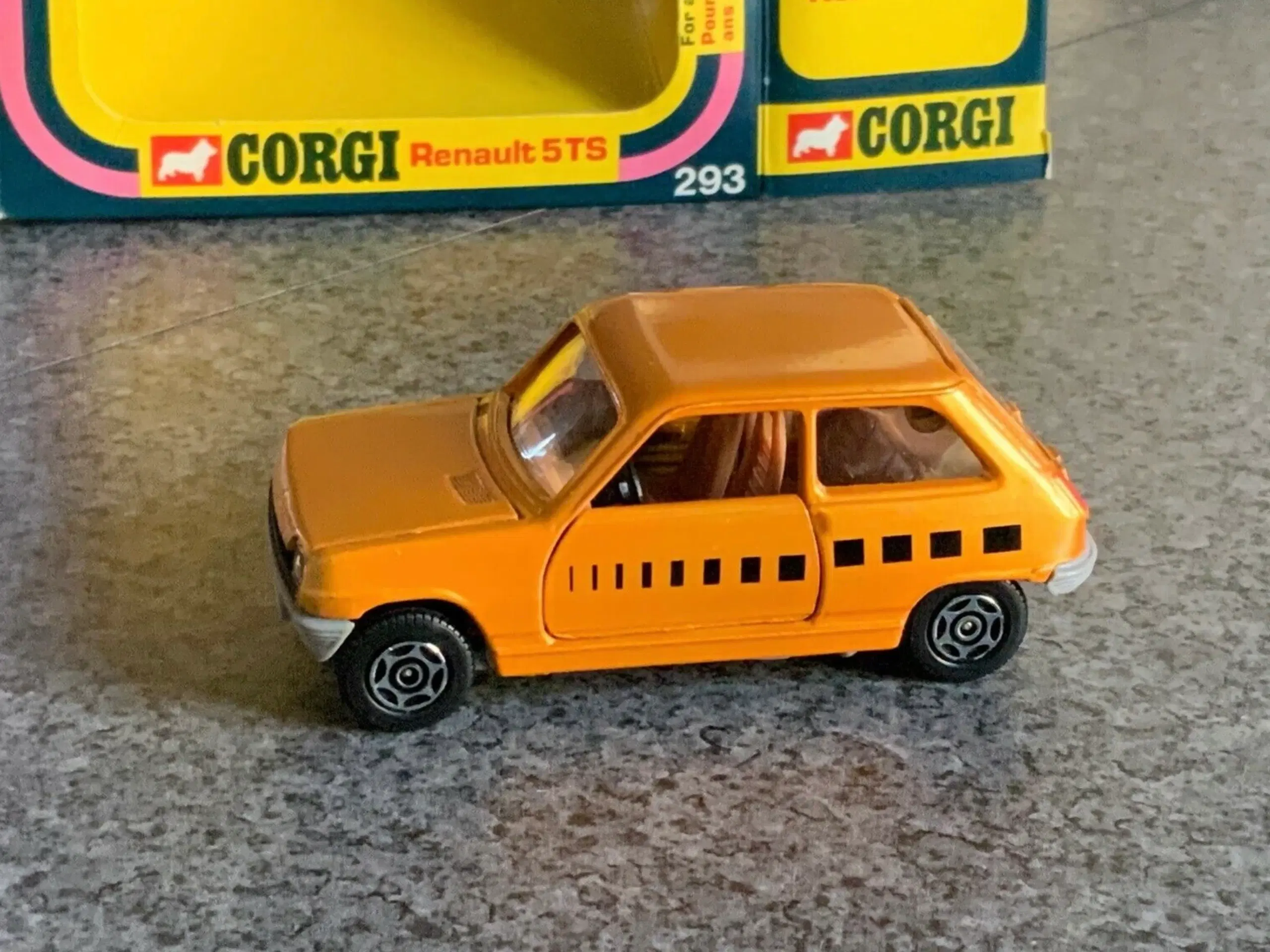 Corgi Toys No 293 Renault 5 TS scale 1:36