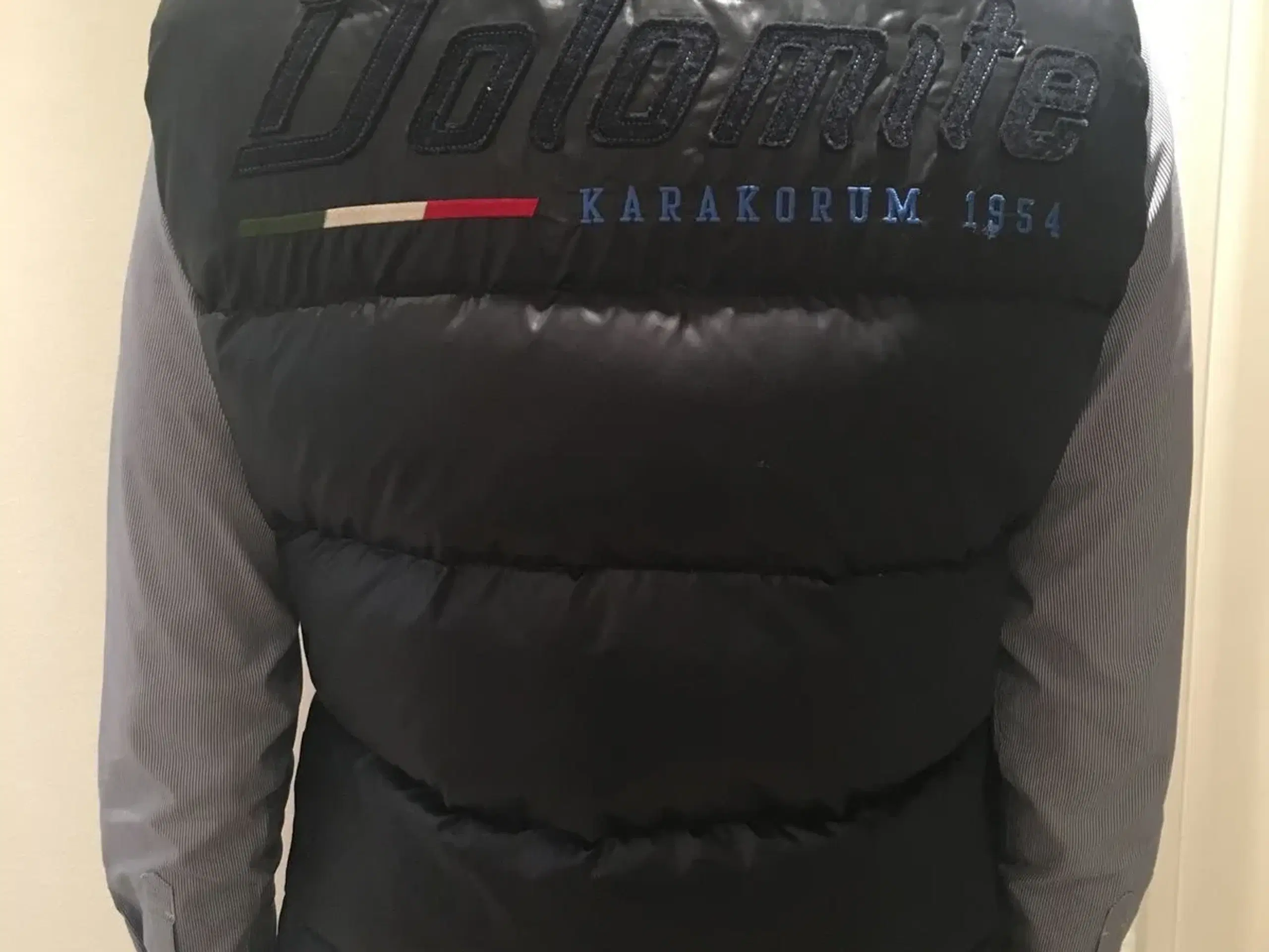 Dolomite vest