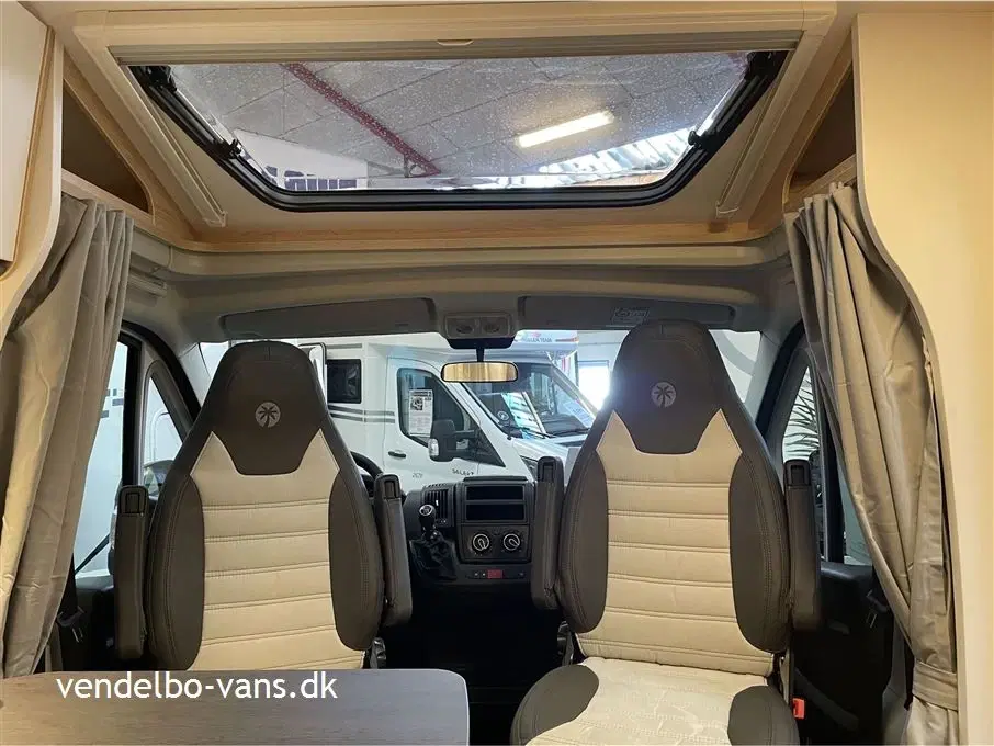 2024 - SunLight VAN V66 Adventure Edit   Sunlight Van en hybrid mellem camper van og en traditionel autocamper