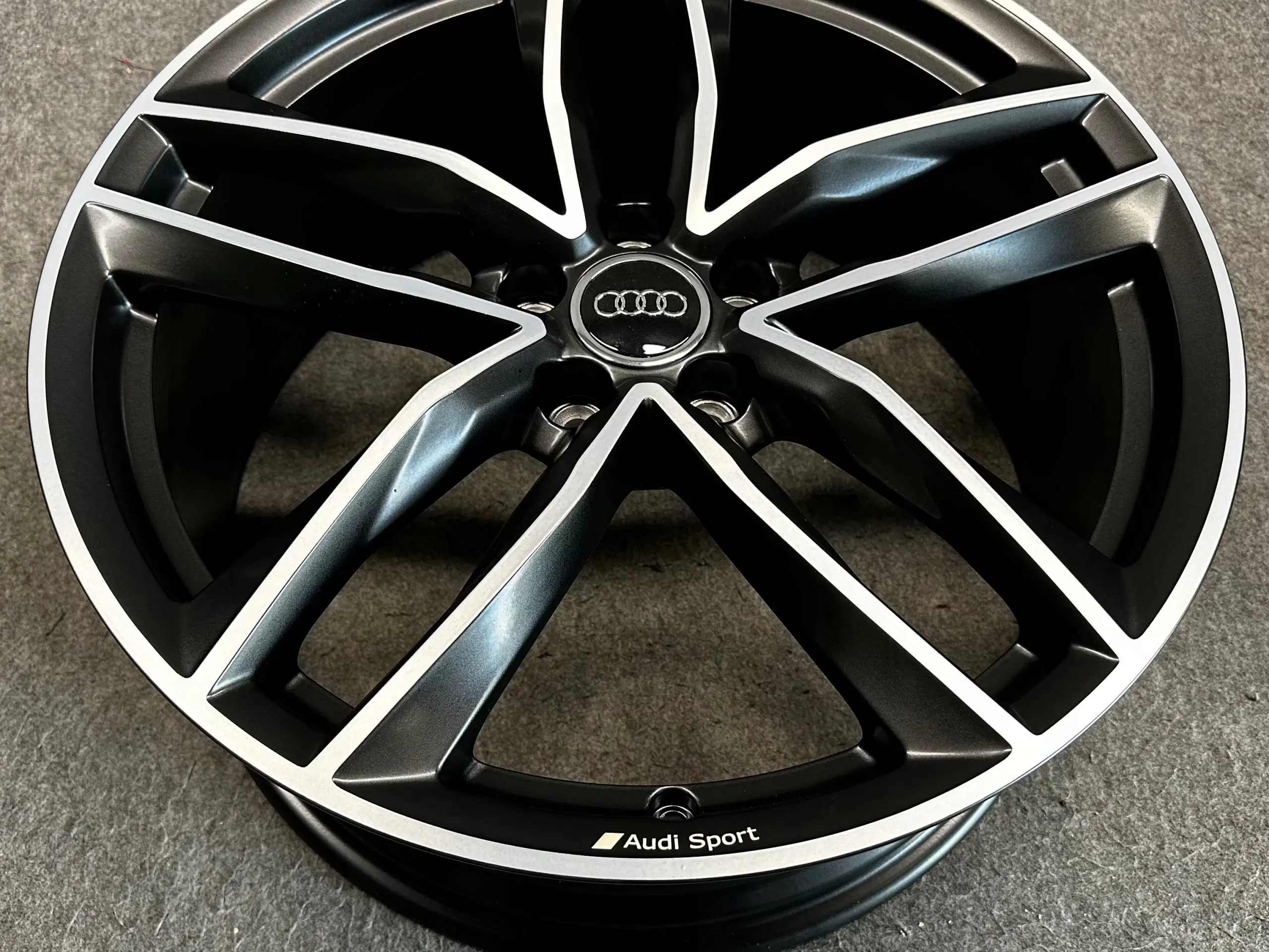 AUDI A6 4G 4G9 20 85" x 20" 5x112 ET 43