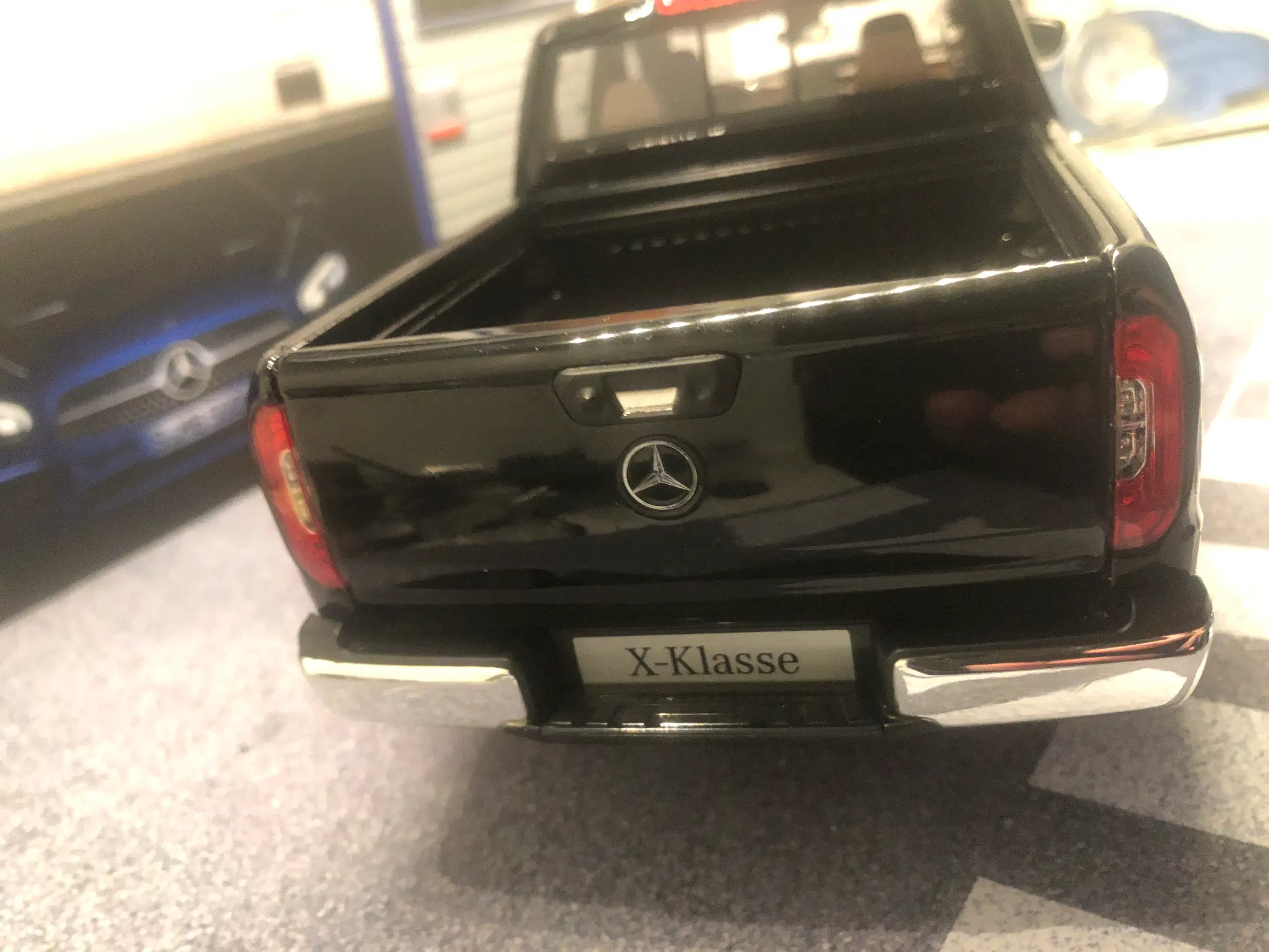 1:18 Mercedes X-Class