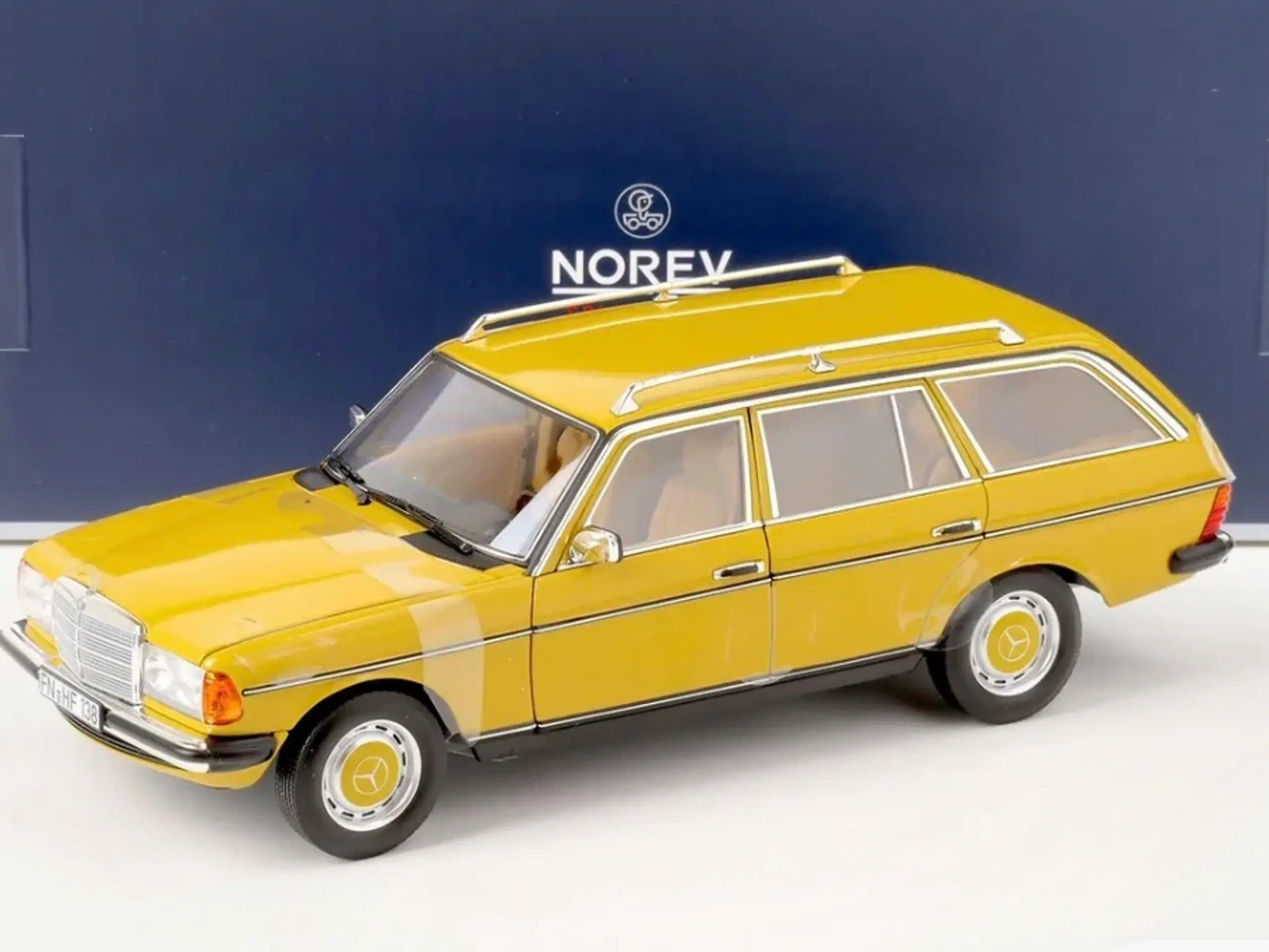 1:18 Mercedes 200T St car 1982