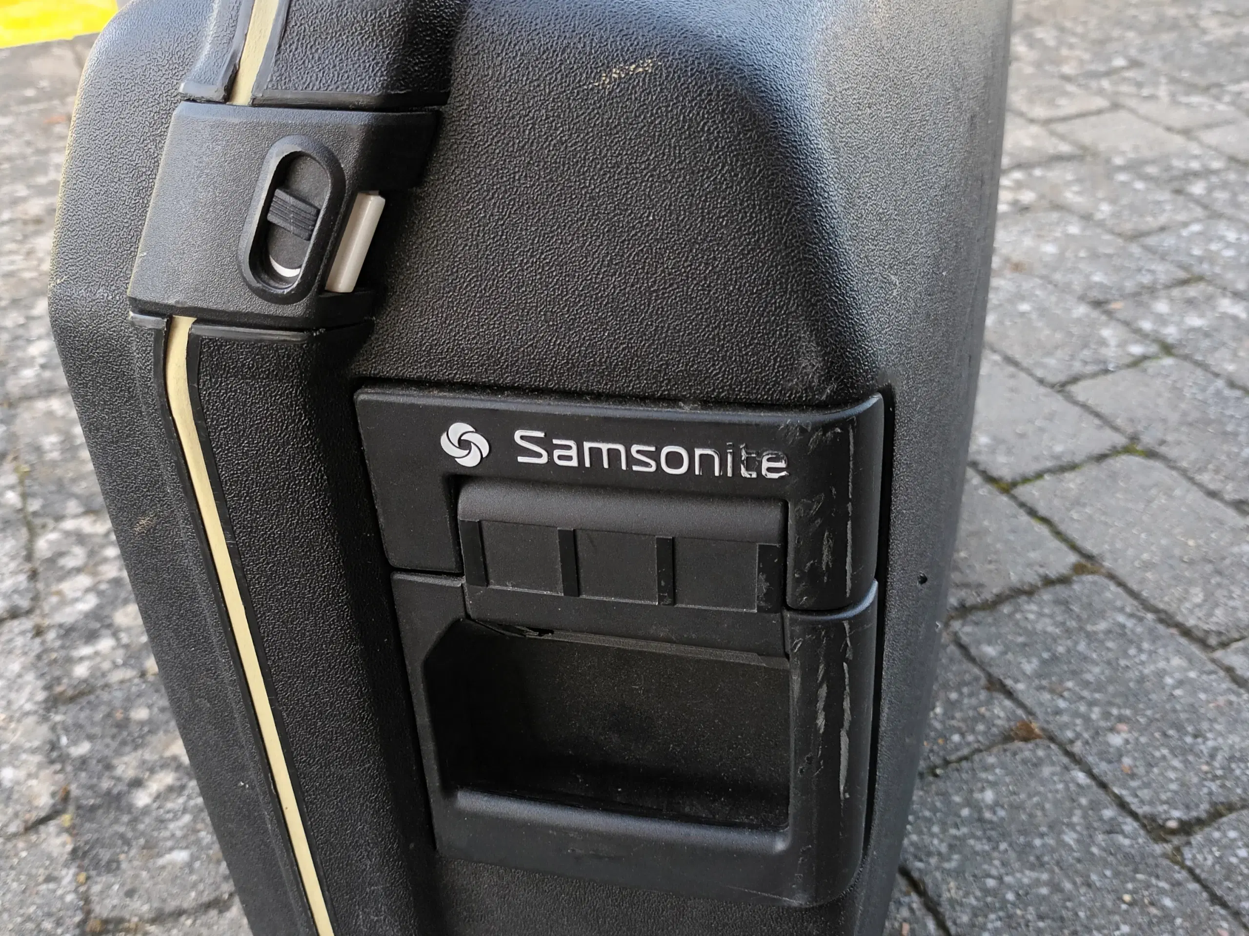 Kuffert Samsonite og Jaslen