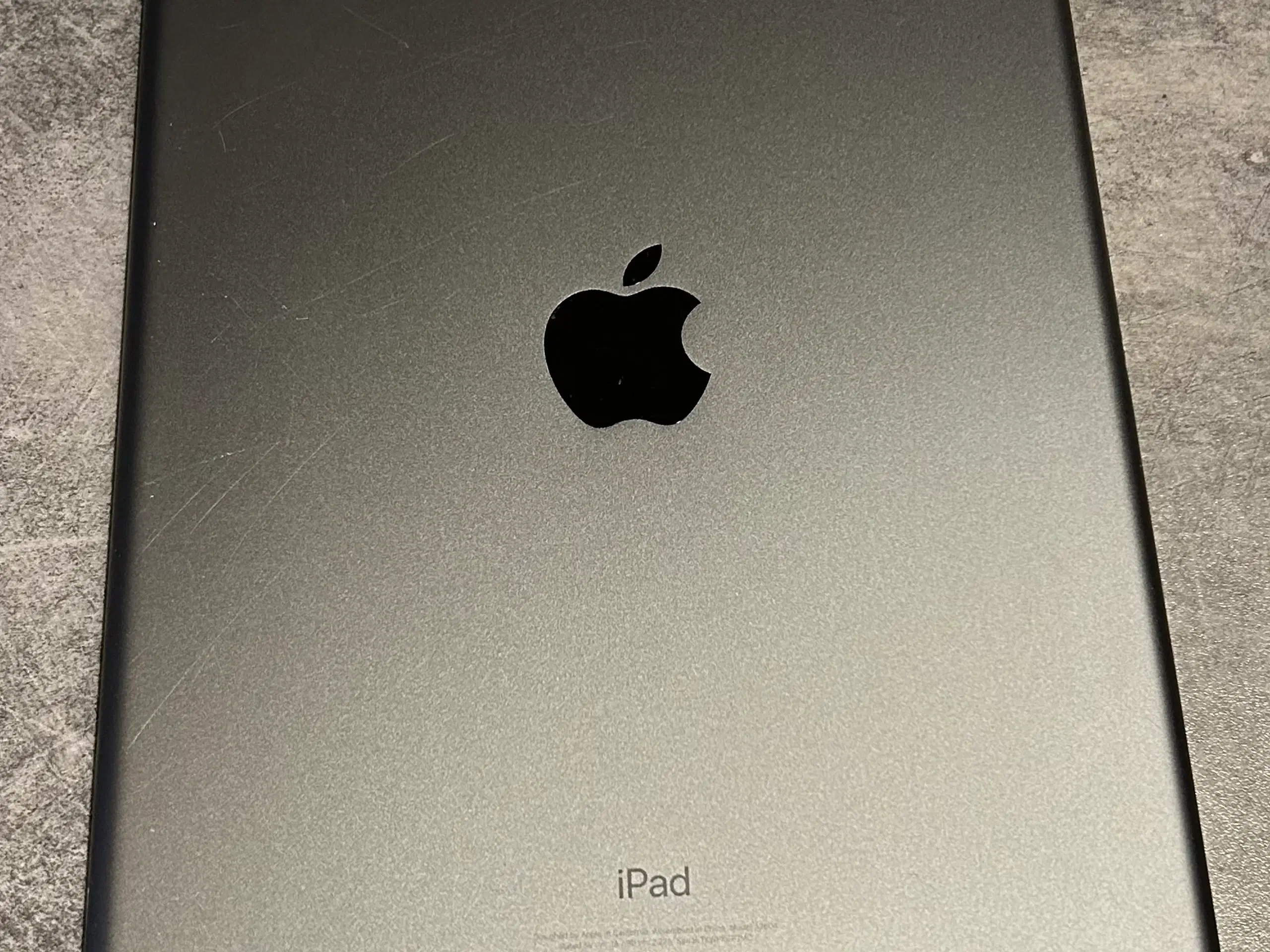 iPad 9 gen til simkort og wi-fi på 64 GB  Nyt batt