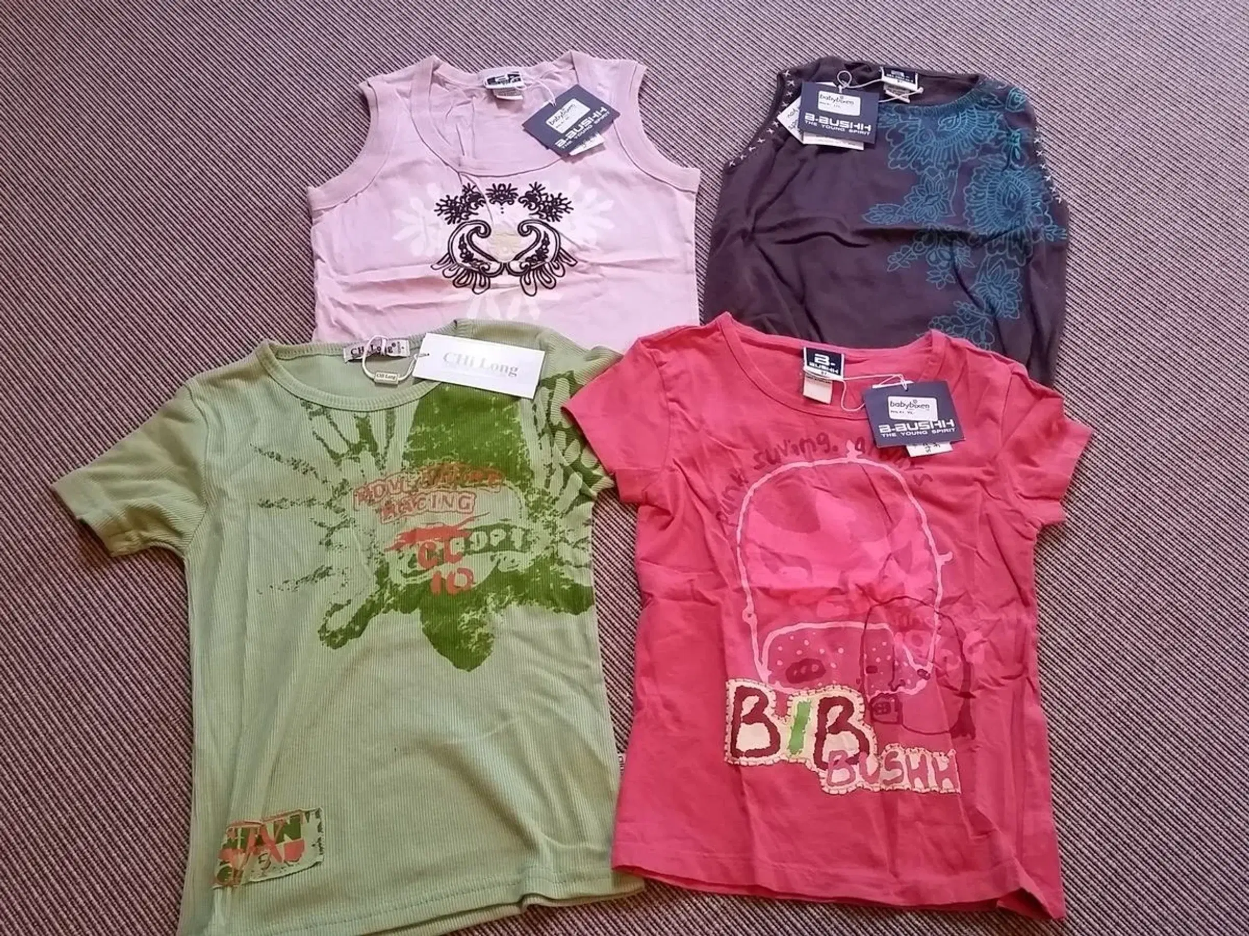 2 t-shirts og 2 toppe