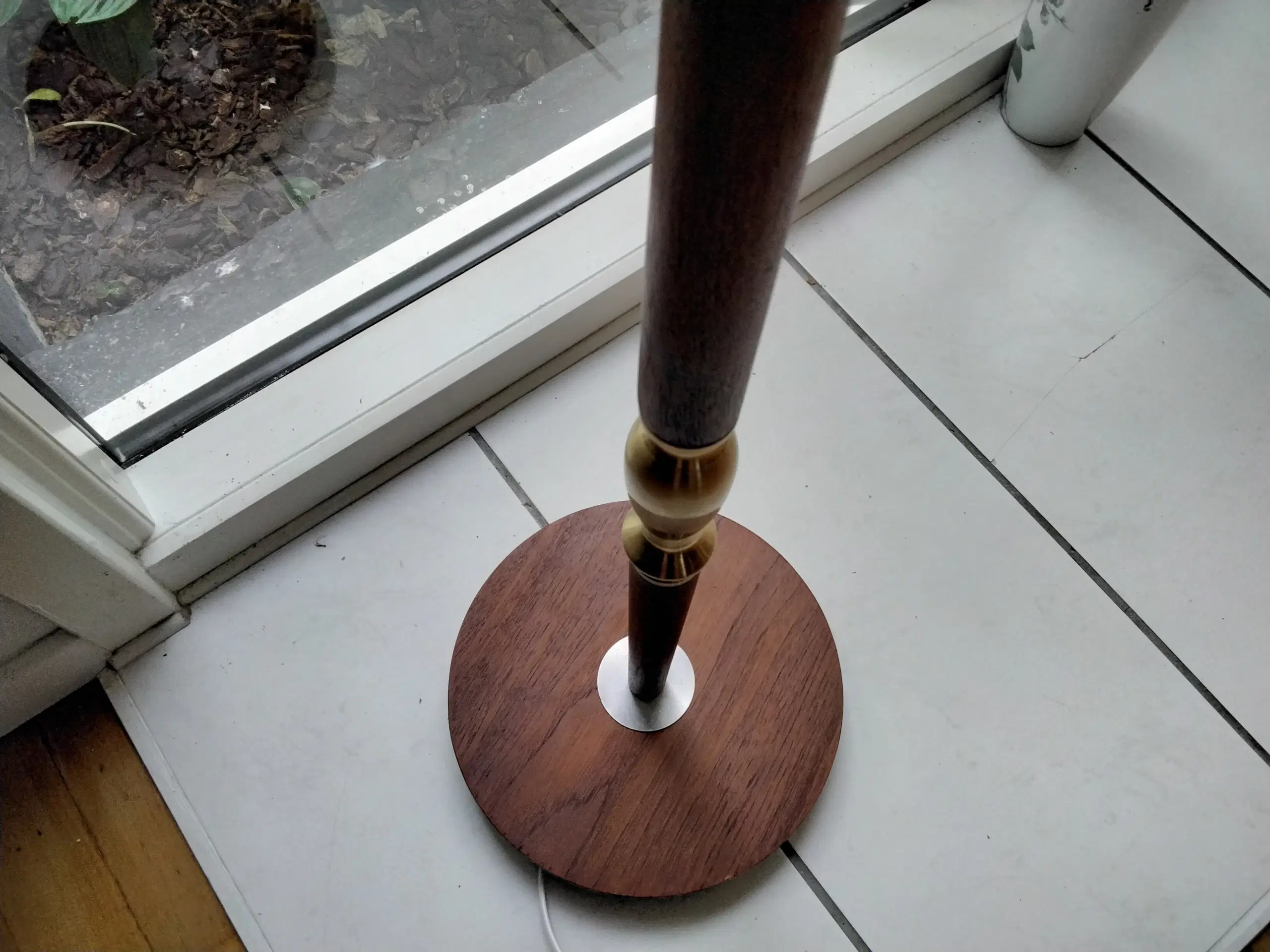 Cabaretfad standerlampe og bakke af teak