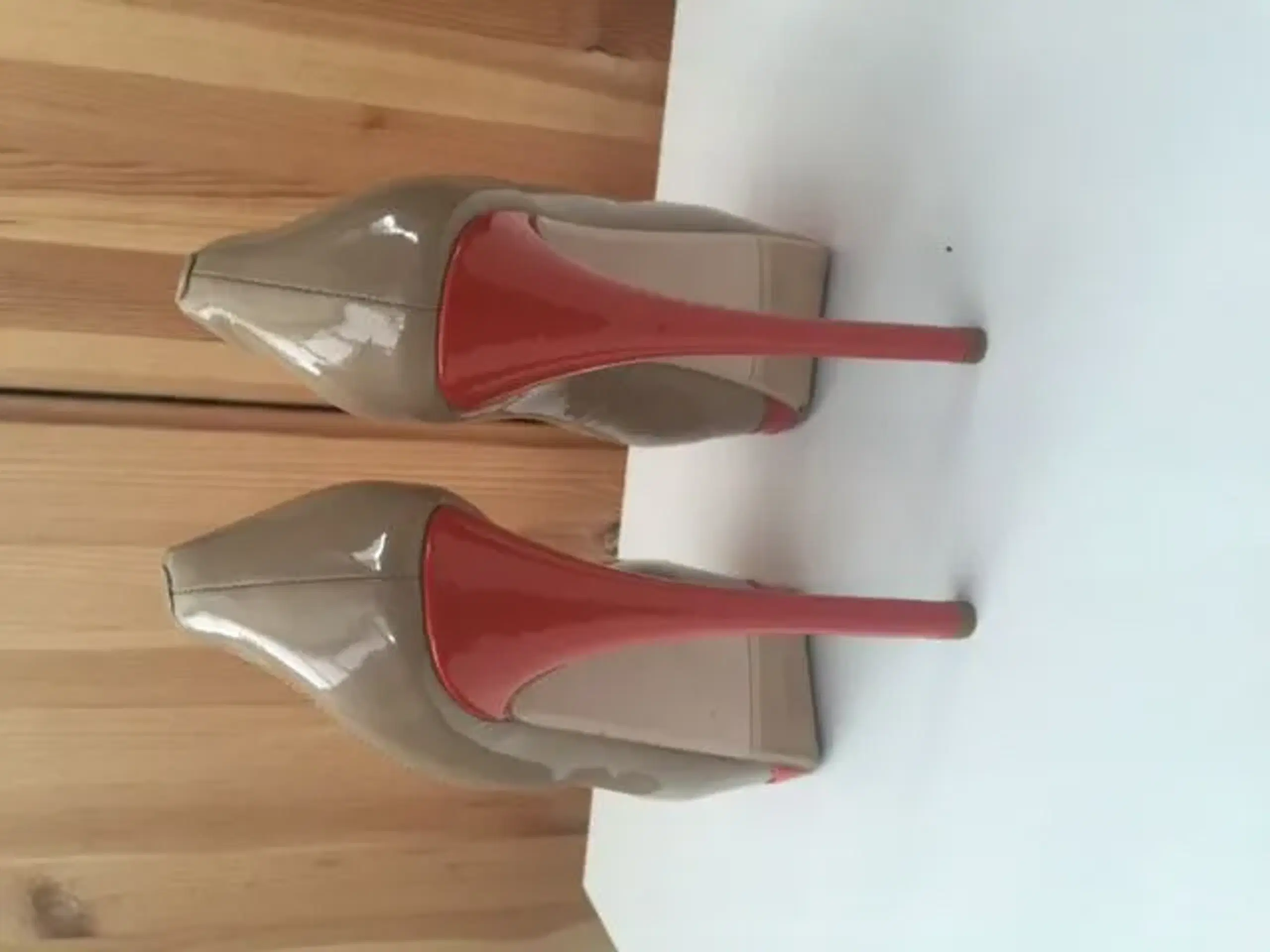 SUPER  LÆKRE Heels