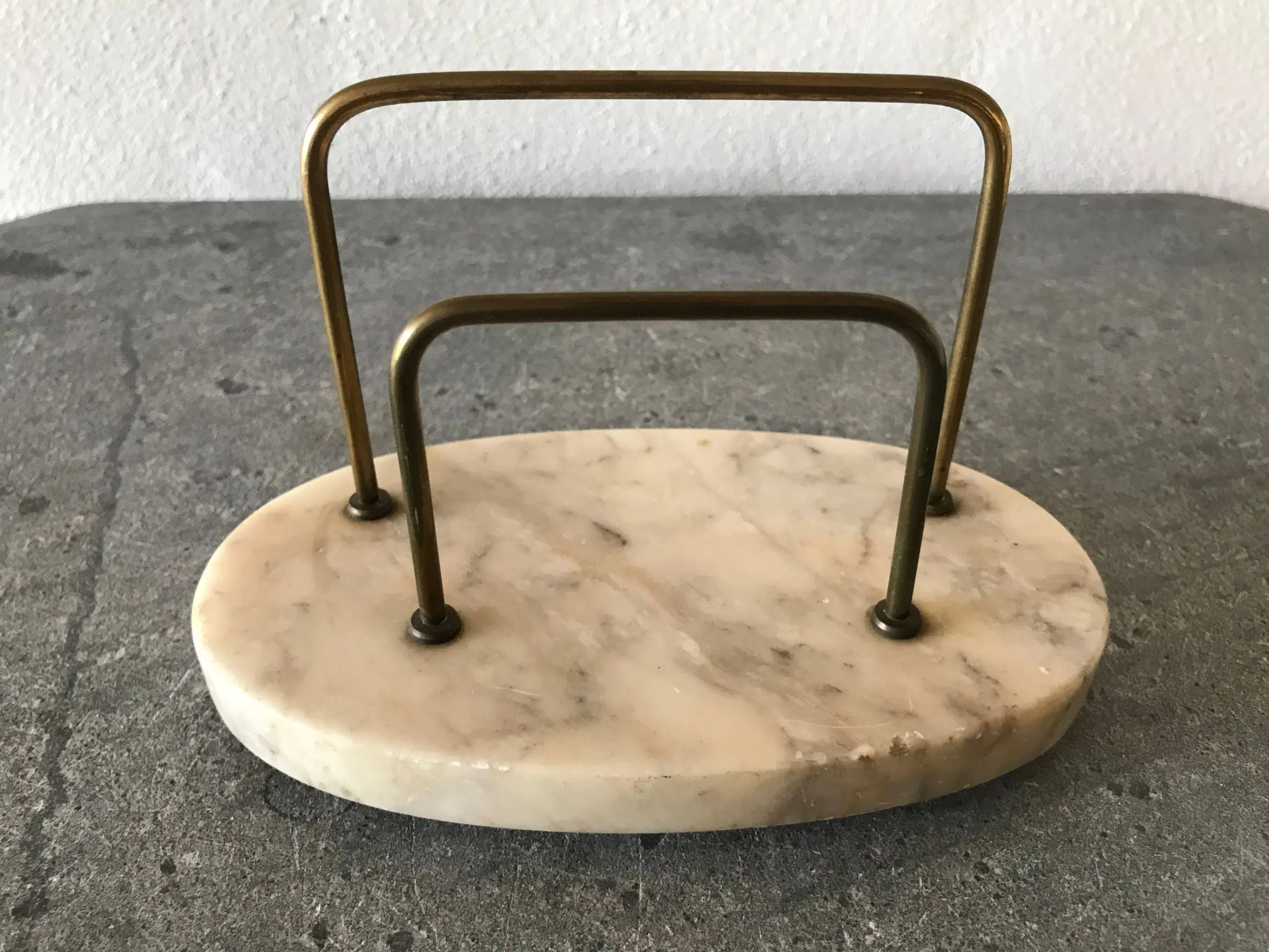 Retro papirholder / brevholder i marmor og messing