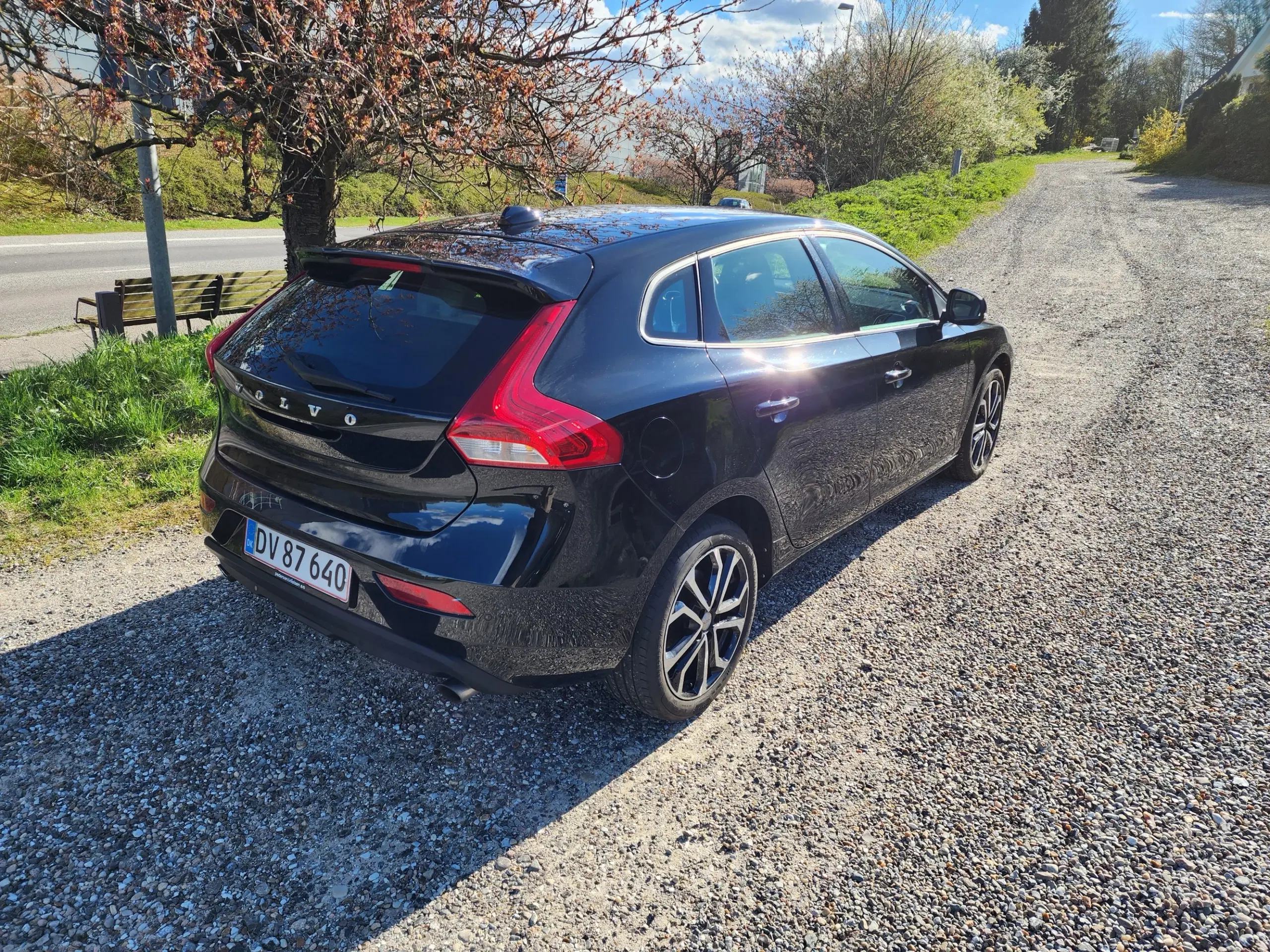 LÆKKER VOLVO V40 MED VOLVO SELEKT FABRIKSGARANTI