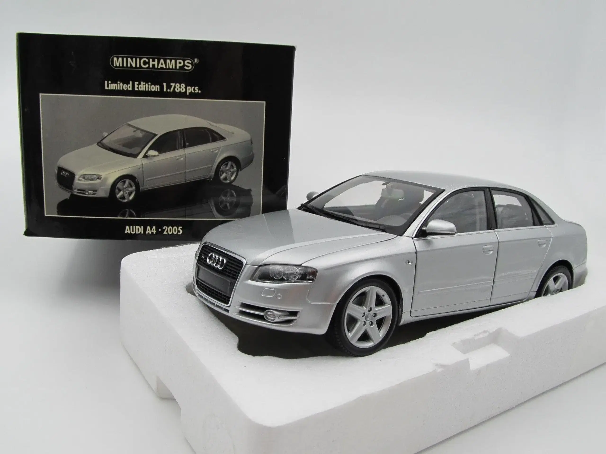 2005 Audi A4 3,2 FSI Quattro Minichamps - 1:18