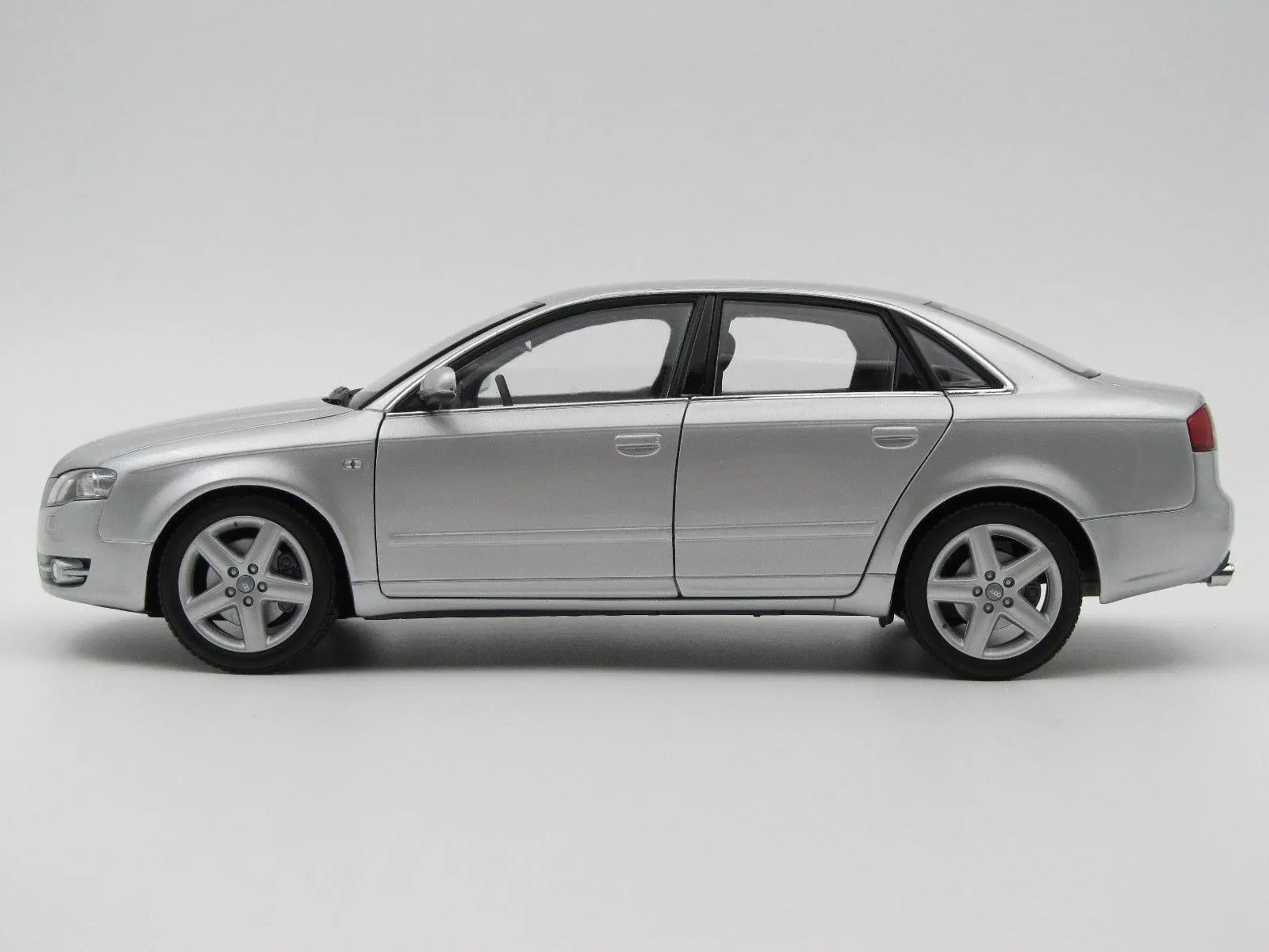 2005 Audi A4 3,2 FSI Quattro Minichamps - 1:18