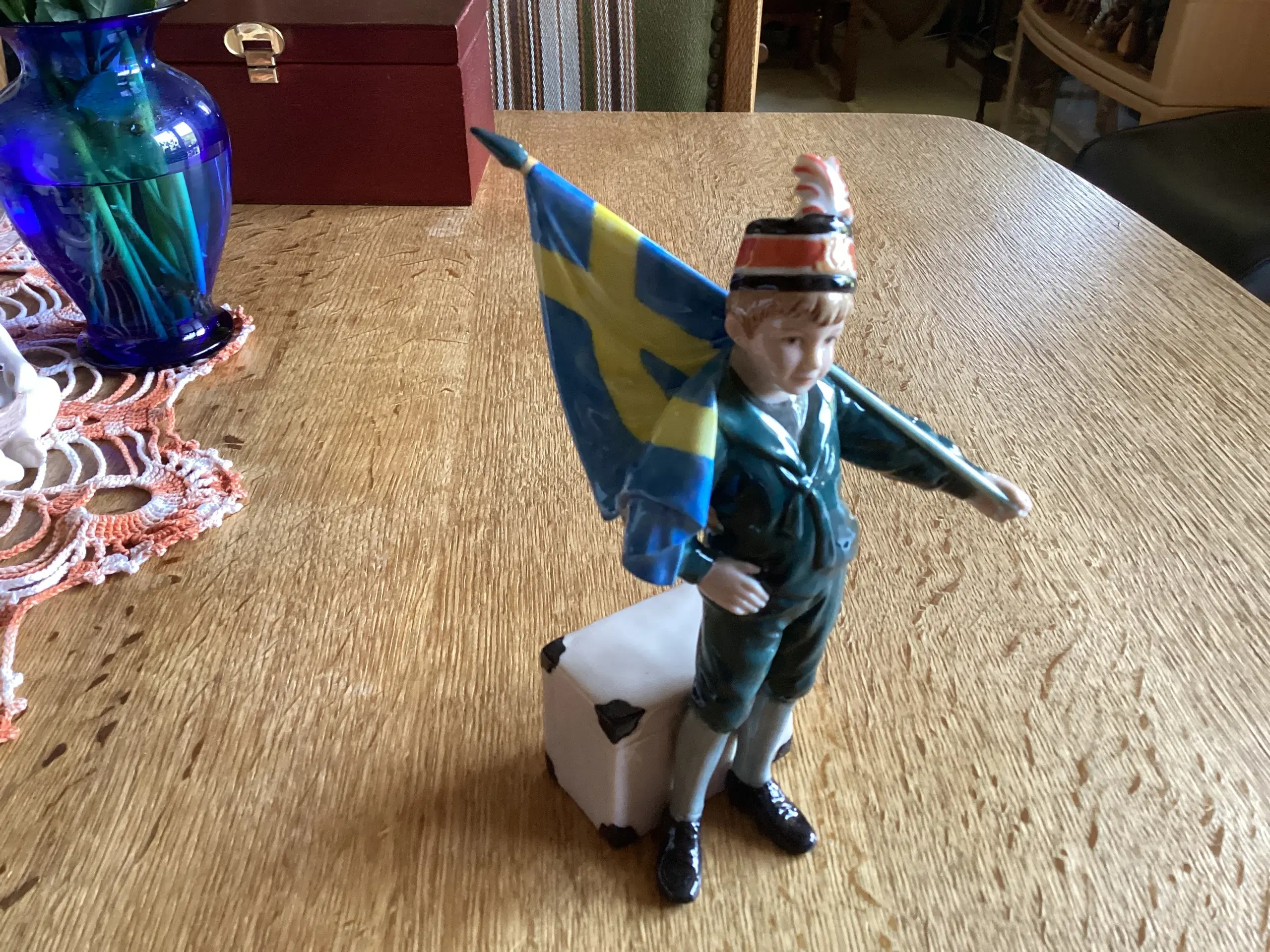 KGL Svensk Dreng m/flag og kuffert