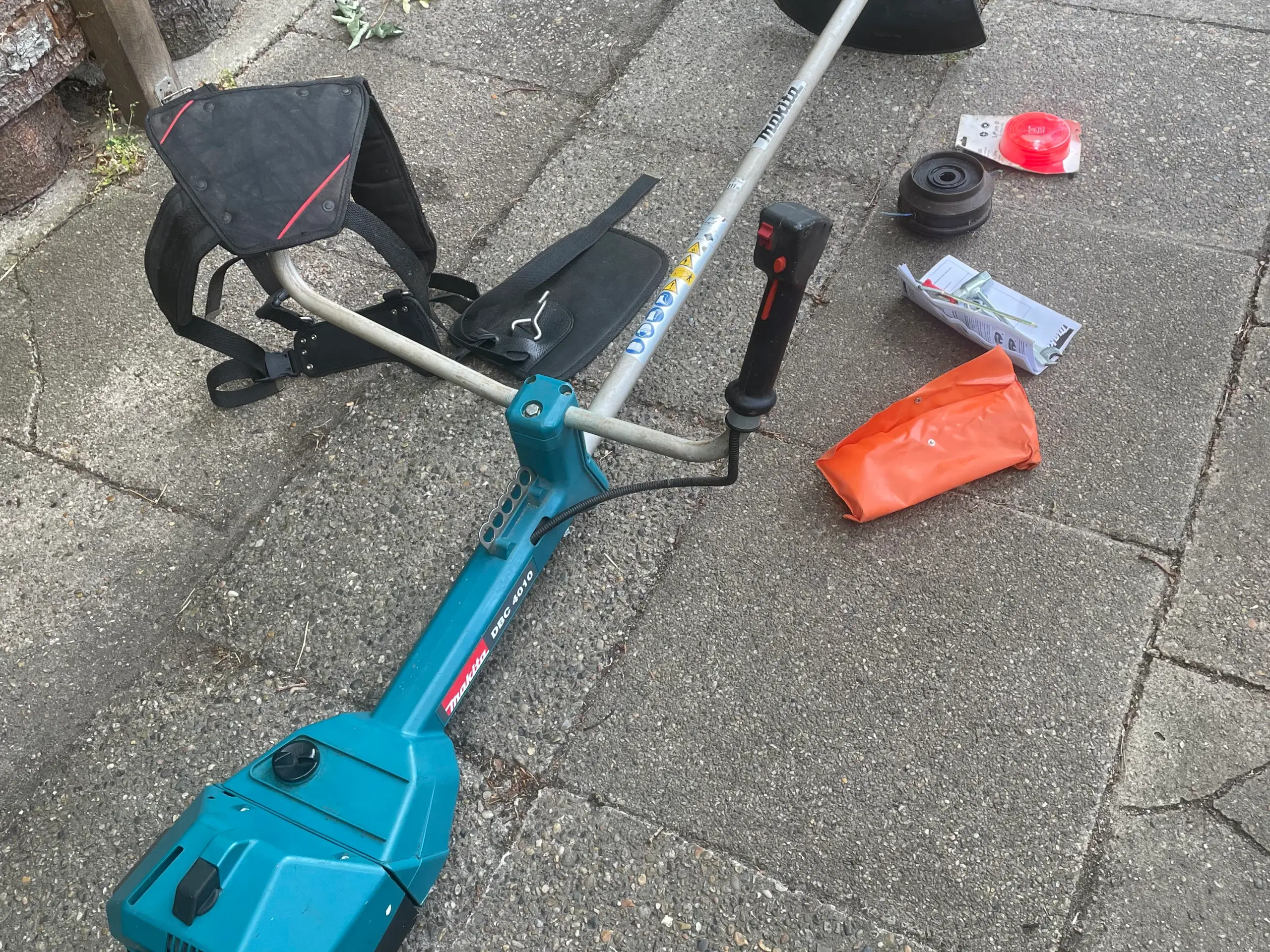 Makita DBC 4010 Buskrydder