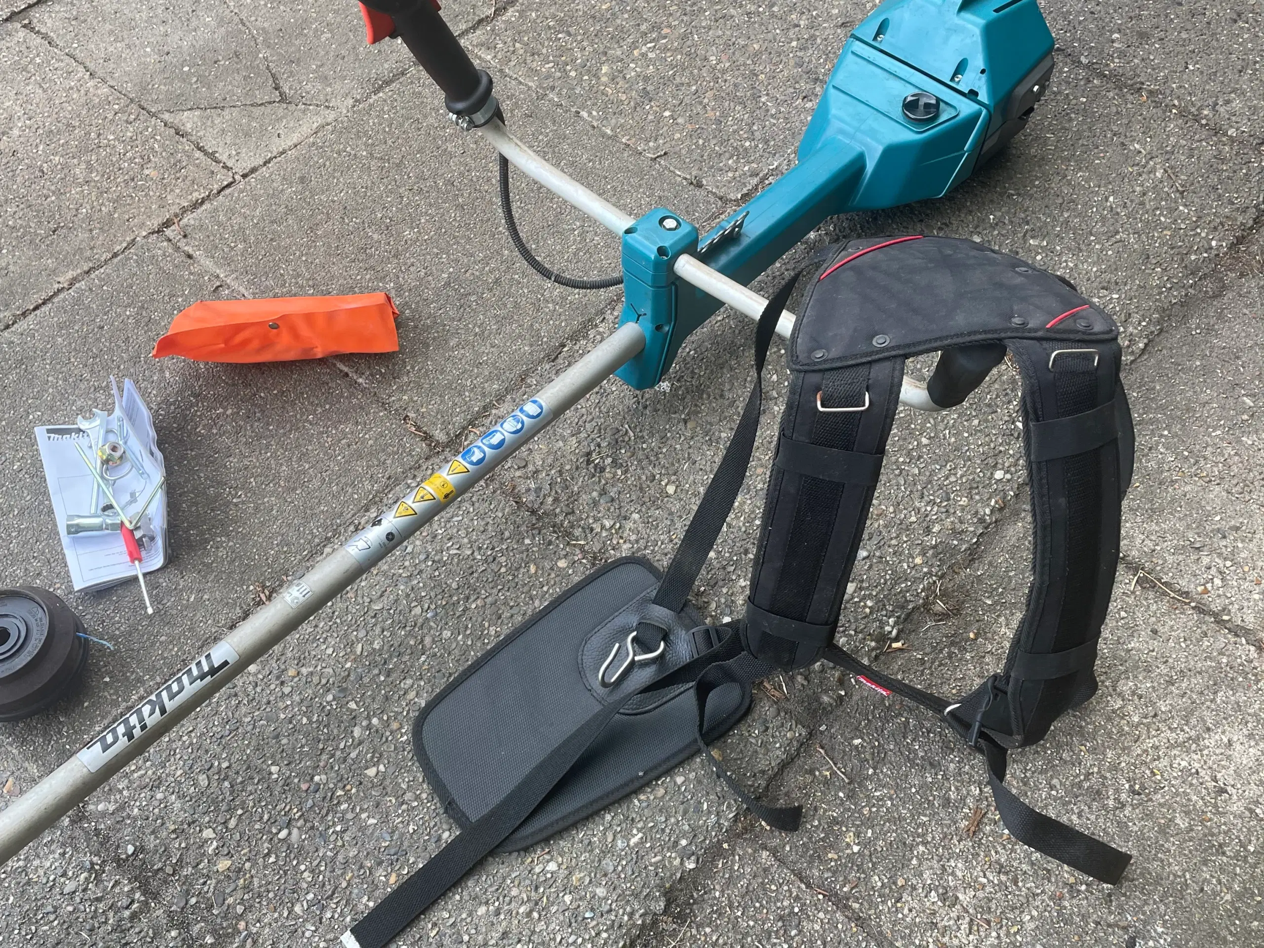 Makita DBC 4010 Buskrydder