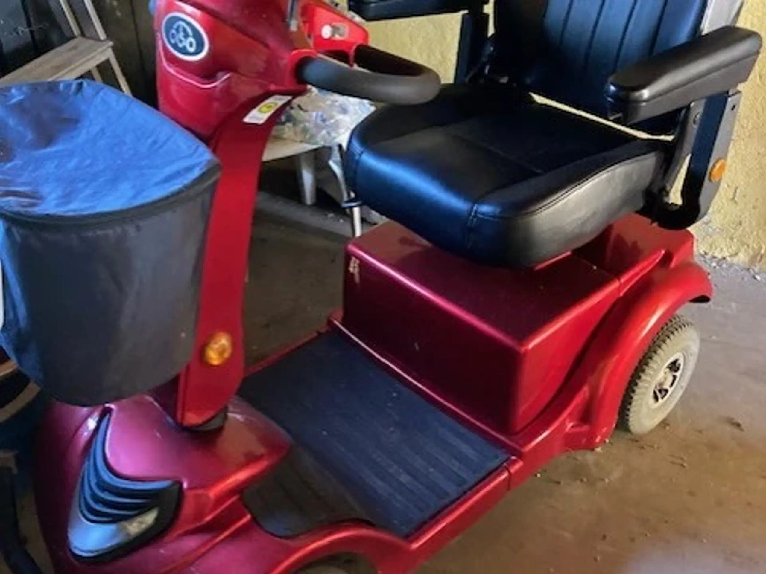 el scooter - med 1 år gl batteri - med kurv