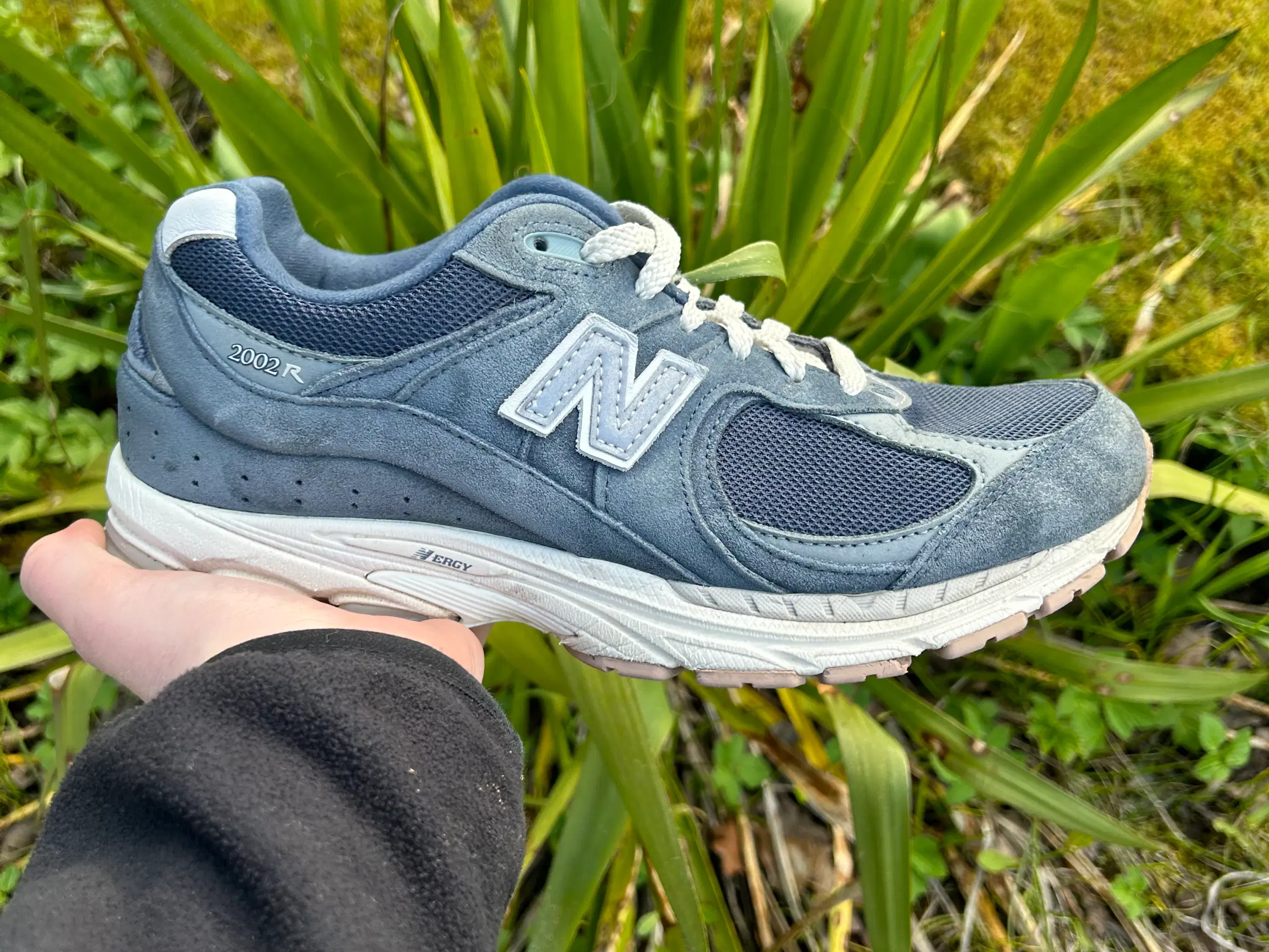 New Balance 2002r