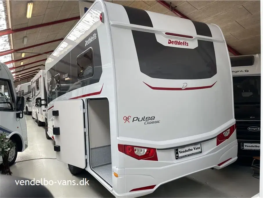 2023 - Dethleffs Pulse Classic T 7051 EB   Luksuriøs camper med enkeltsenge og stor garage