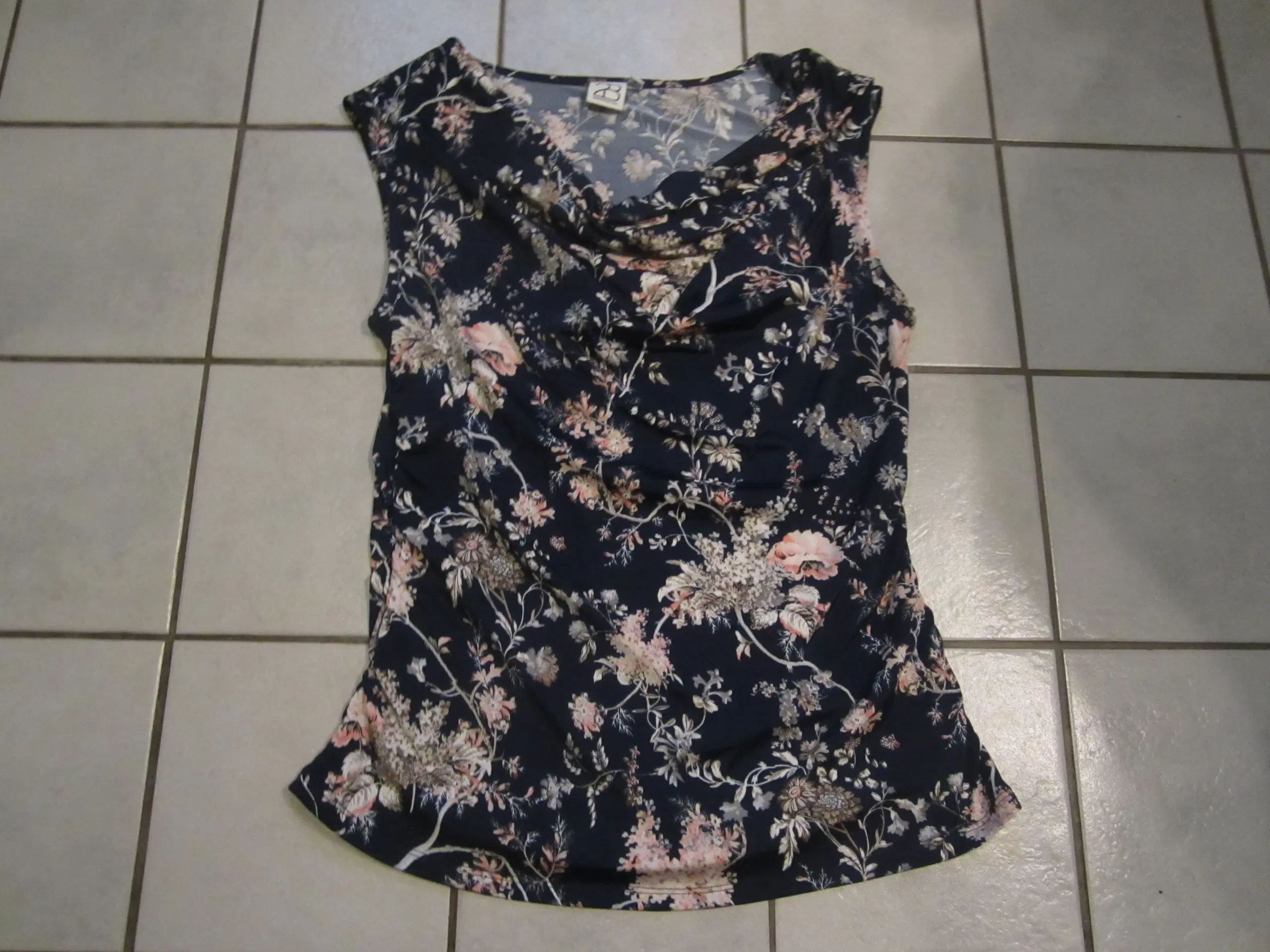 2Biz Satin Bluse med Vandfald