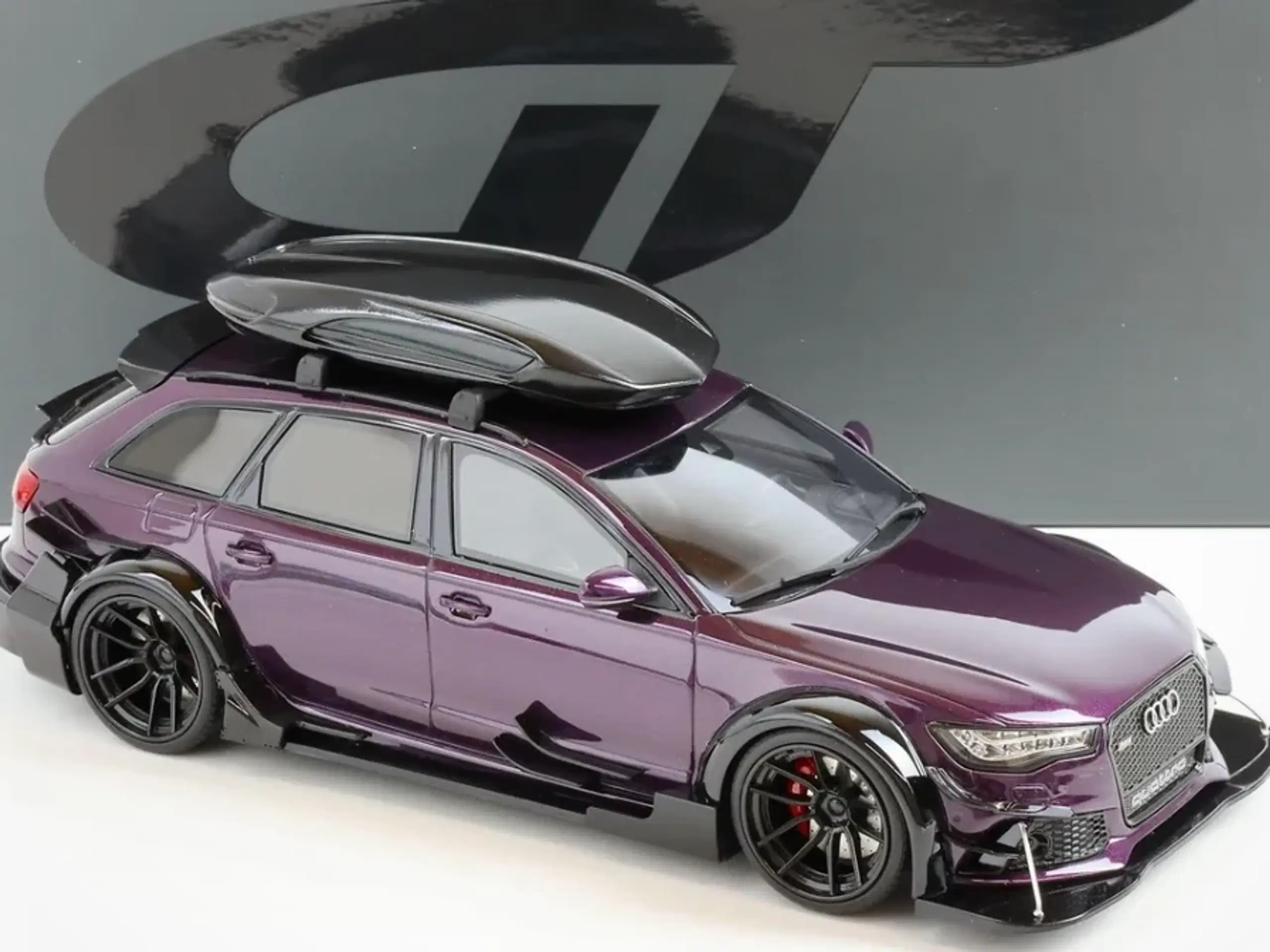 1:18 Audi RS6 ABT Avant C7 med tagboks